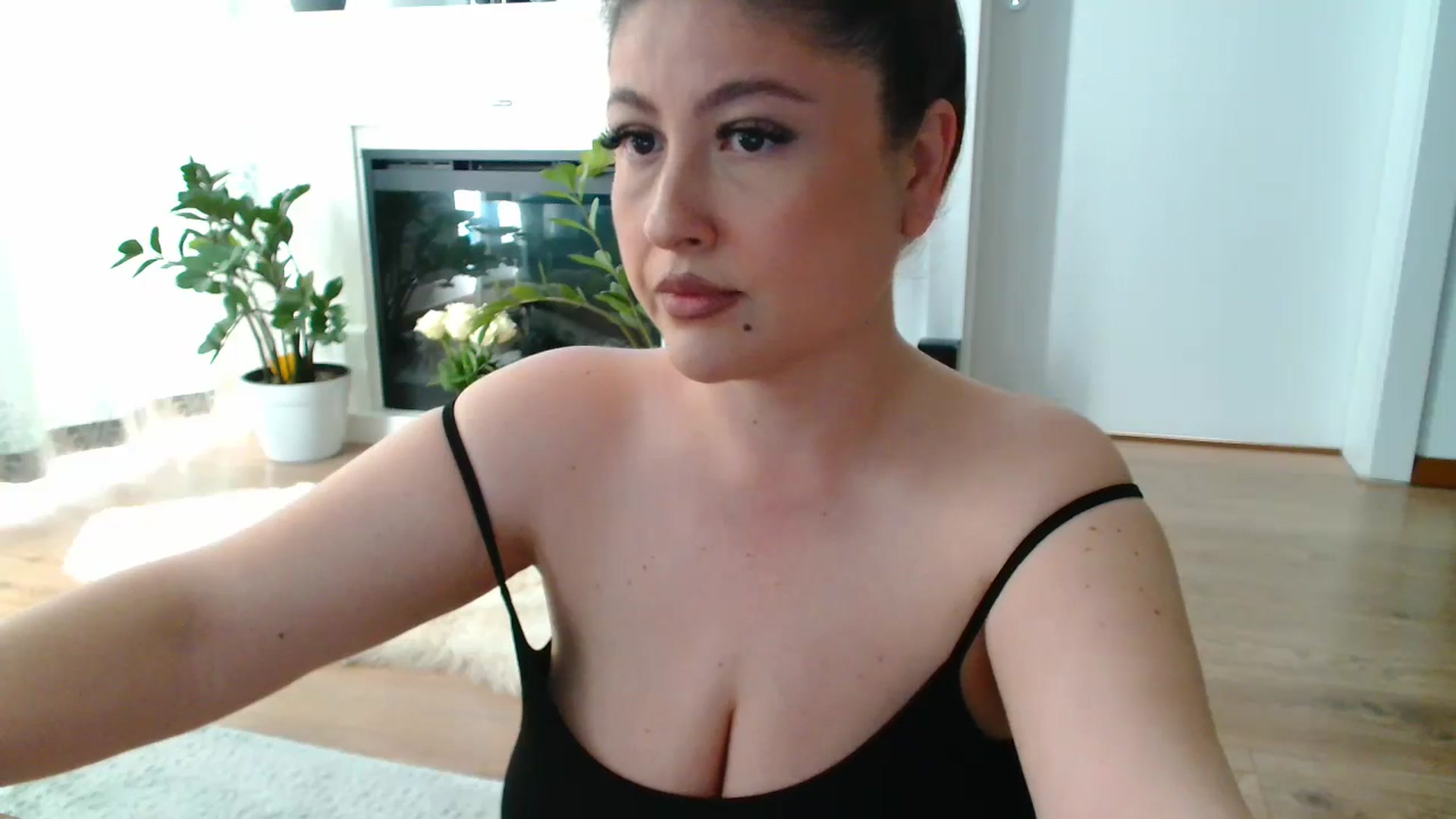 Gallery image thumbnail from SamyraX's myfreecams stream on, 04/15/2026, 16:22 image 12 of 20