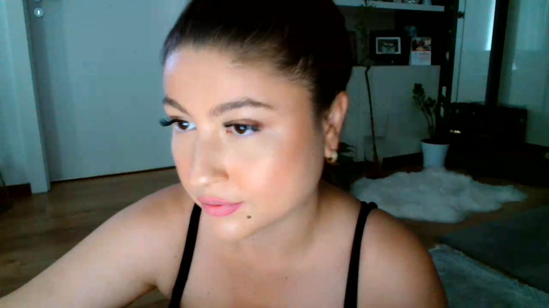 Gallery image thumbnail from SamyraX's myfreecams stream on, 05/17/2026, 15:32 image 6 of 20