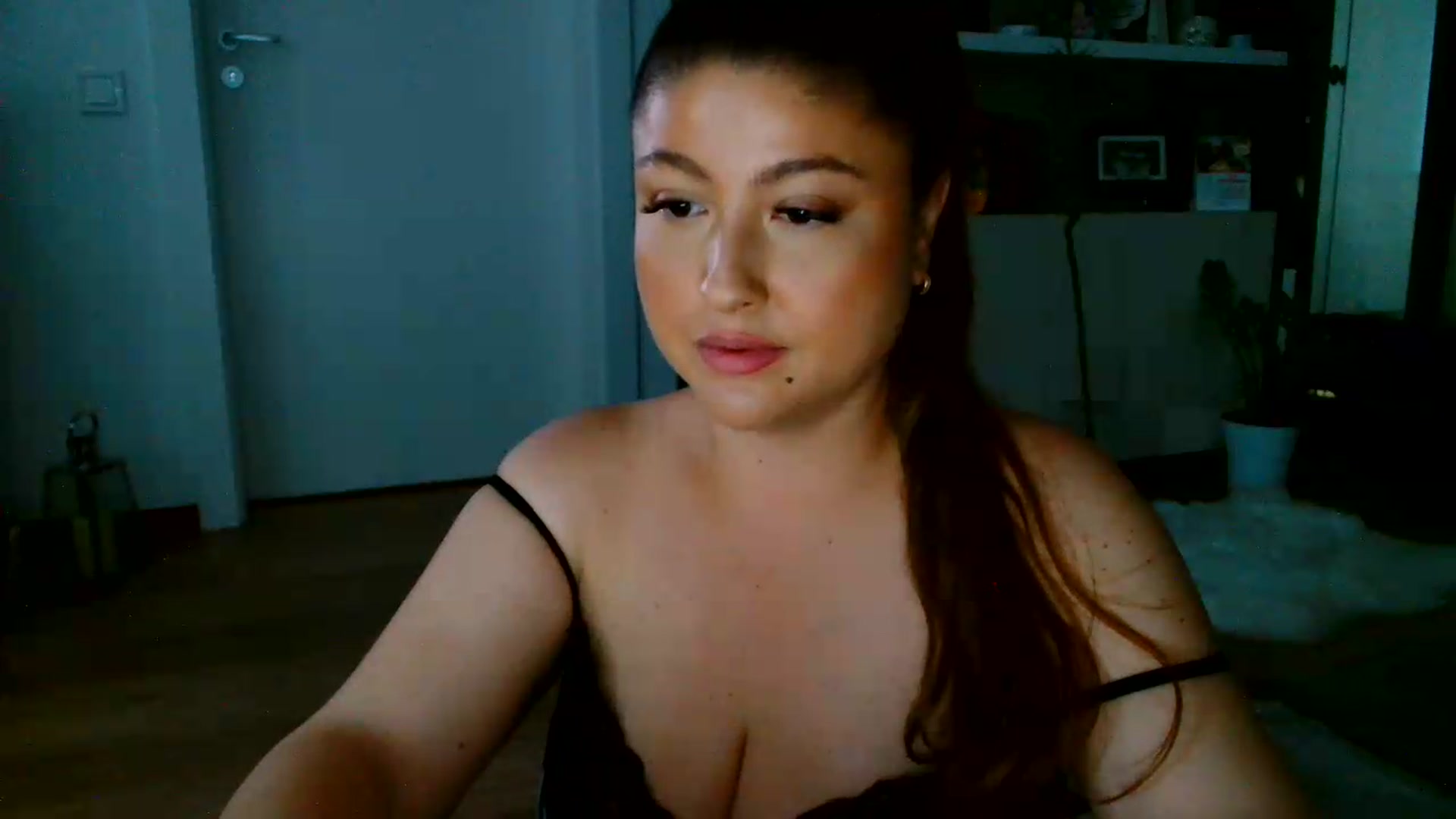 Gallery image thumbnail from SamyraX's myfreecams stream on, 05/17/2026, 17:03 image 8 of 20