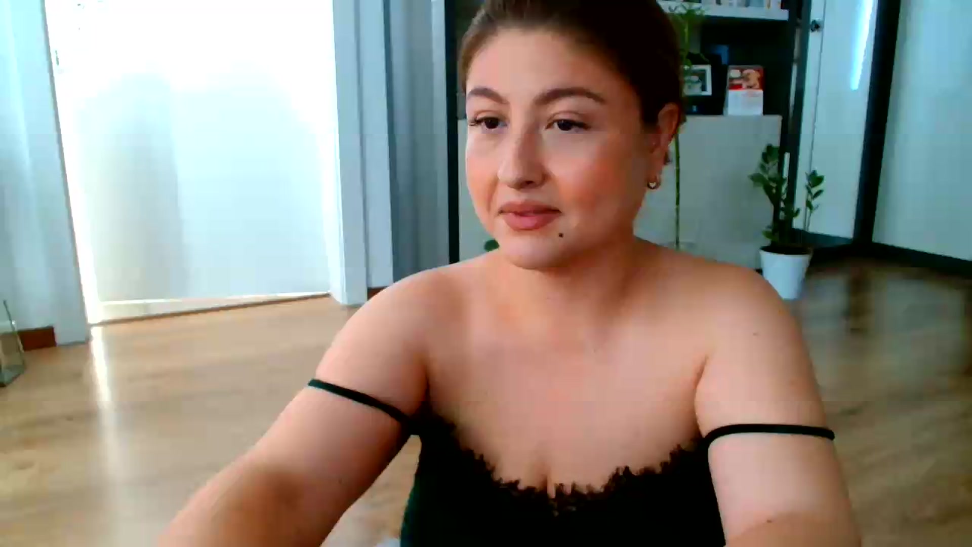Gallery image thumbnail from SamyraX's myfreecams stream on, 07/05/2026, 16:35 image 17 of 20