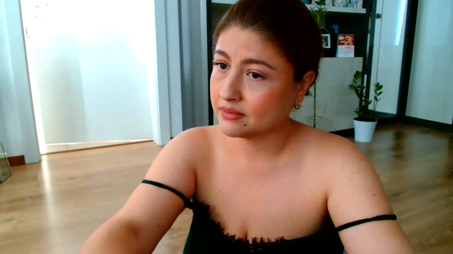Gallery image thumbnail from SamyraX's myfreecams stream on, 07/05/2026, 16:35 image 19 of 20