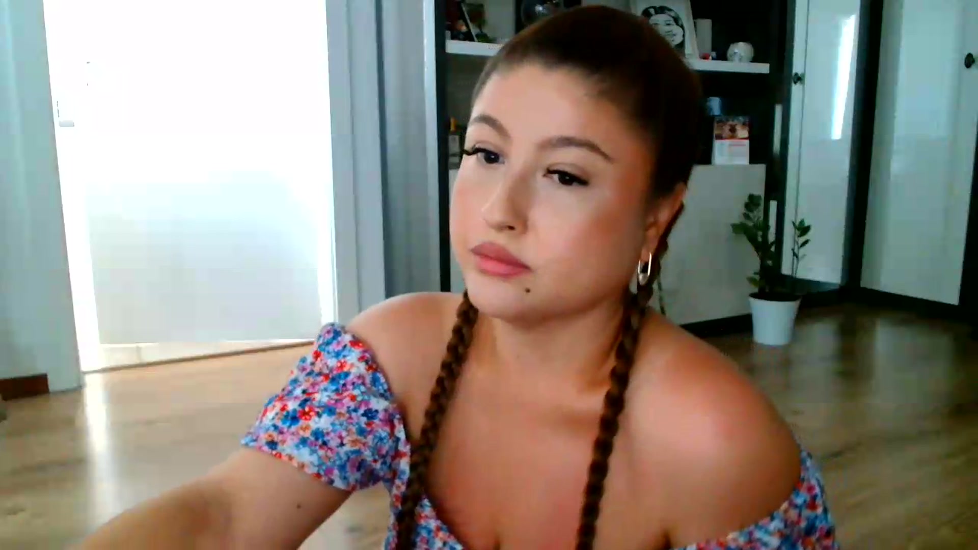 Gallery image thumbnail from SamyraX's myfreecams stream on, 08/12/2026, 12:55 image 2 of 20