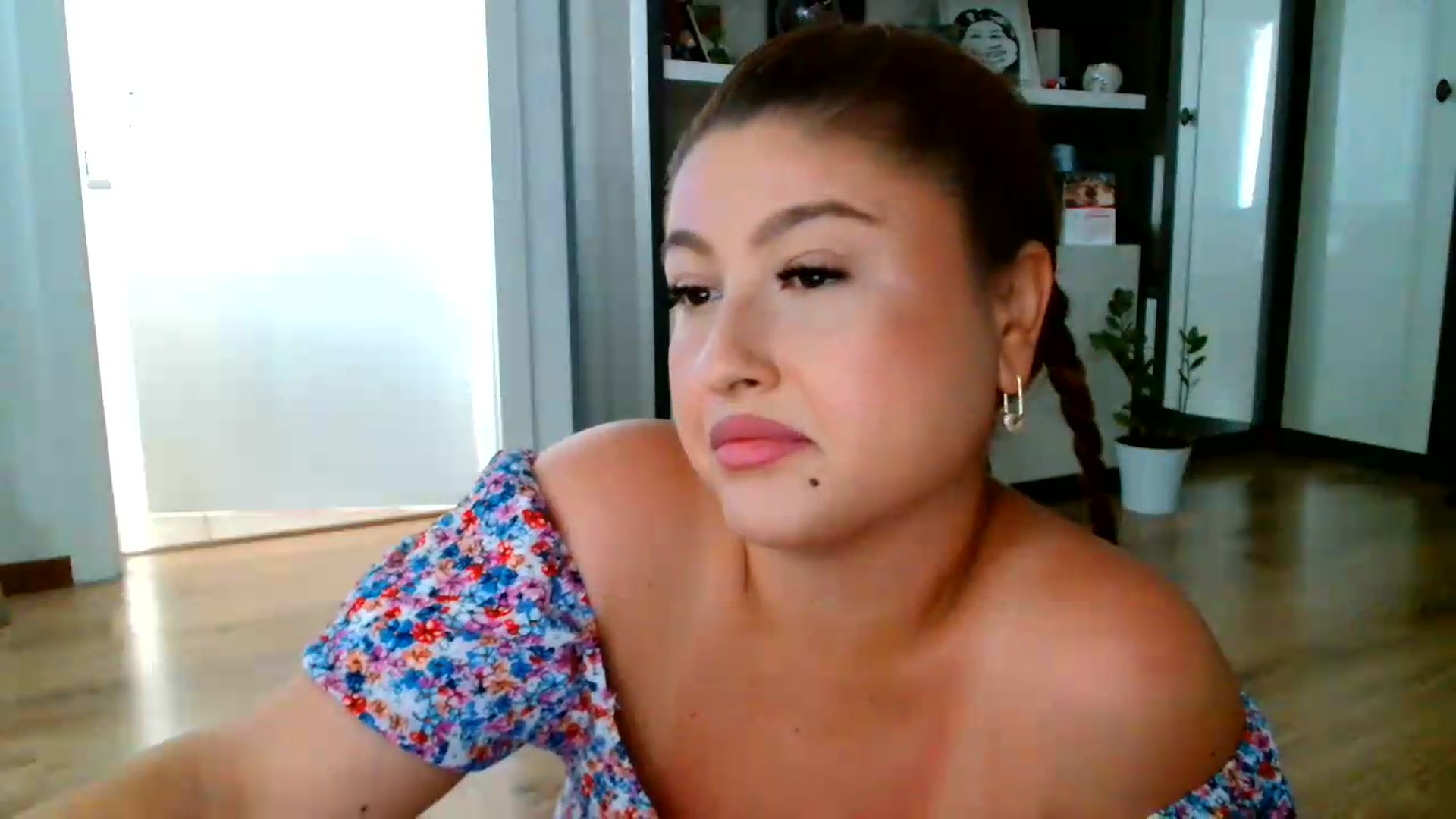 Gallery image thumbnail from SamyraX's myfreecams stream on, 08/12/2026, 12:55 image 8 of 20