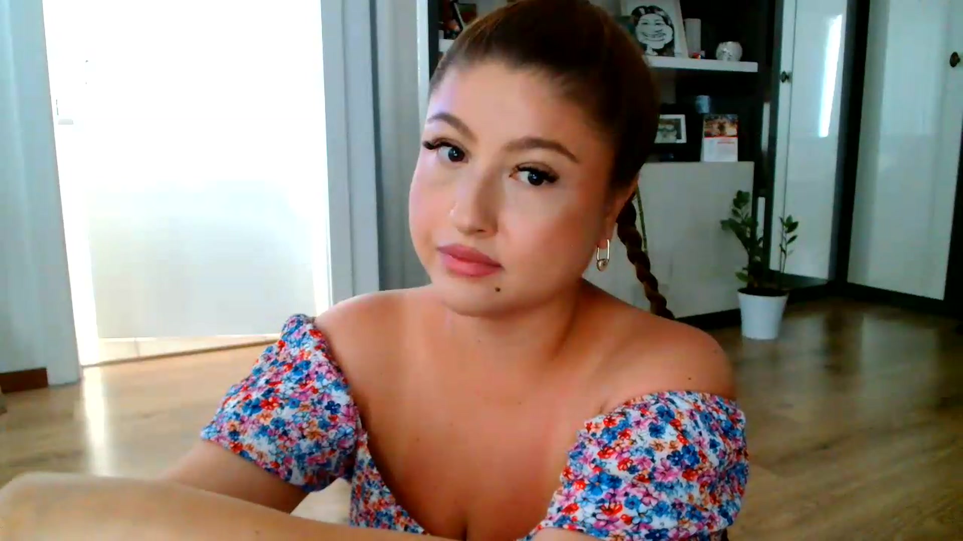 Gallery image thumbnail from SamyraX's myfreecams stream on, 08/12/2026, 12:55 image 11 of 20