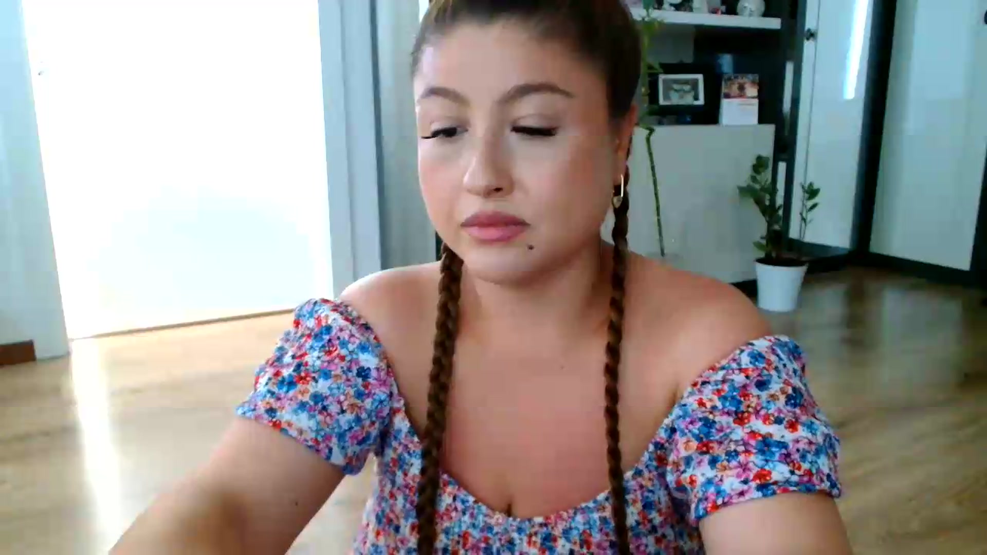 Gallery image thumbnail from SamyraX's myfreecams stream on, 08/12/2026, 15:37 image 10 of 20