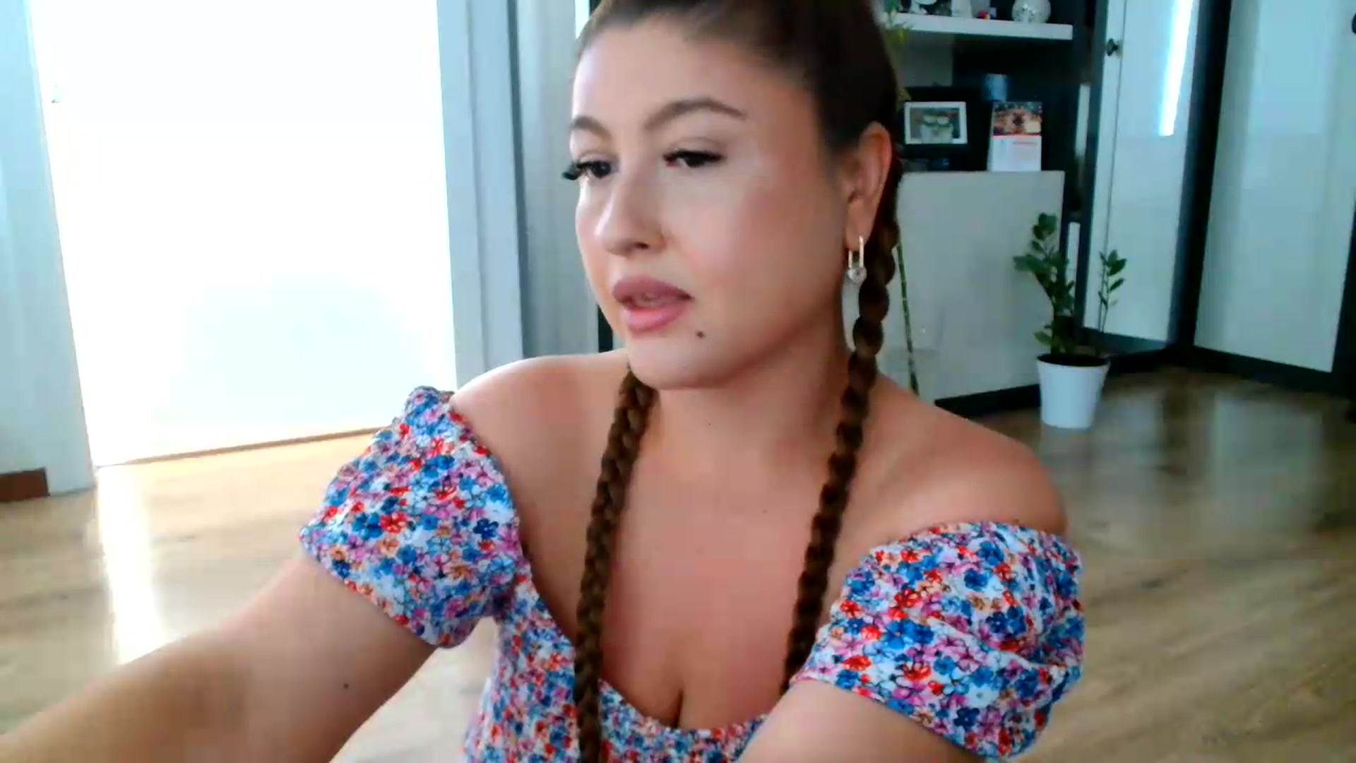 Gallery image thumbnail from SamyraX's myfreecams stream on, 08/12/2026, 15:37 image 8 of 20