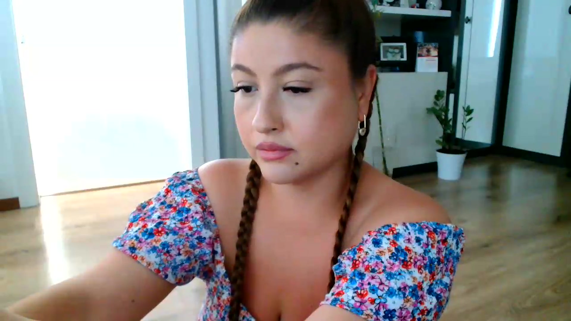 Gallery image thumbnail from SamyraX's myfreecams stream on, 08/12/2026, 15:37 image 11 of 20