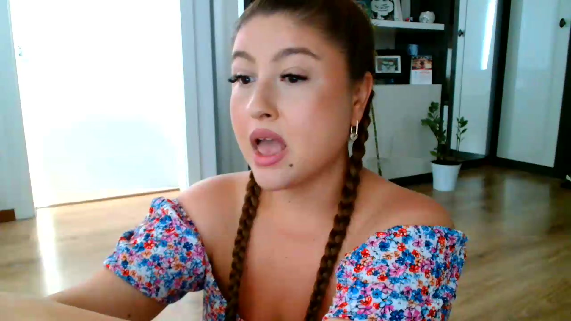 Gallery image thumbnail from SamyraX's myfreecams stream on, 08/12/2026, 15:37 image 3 of 20
