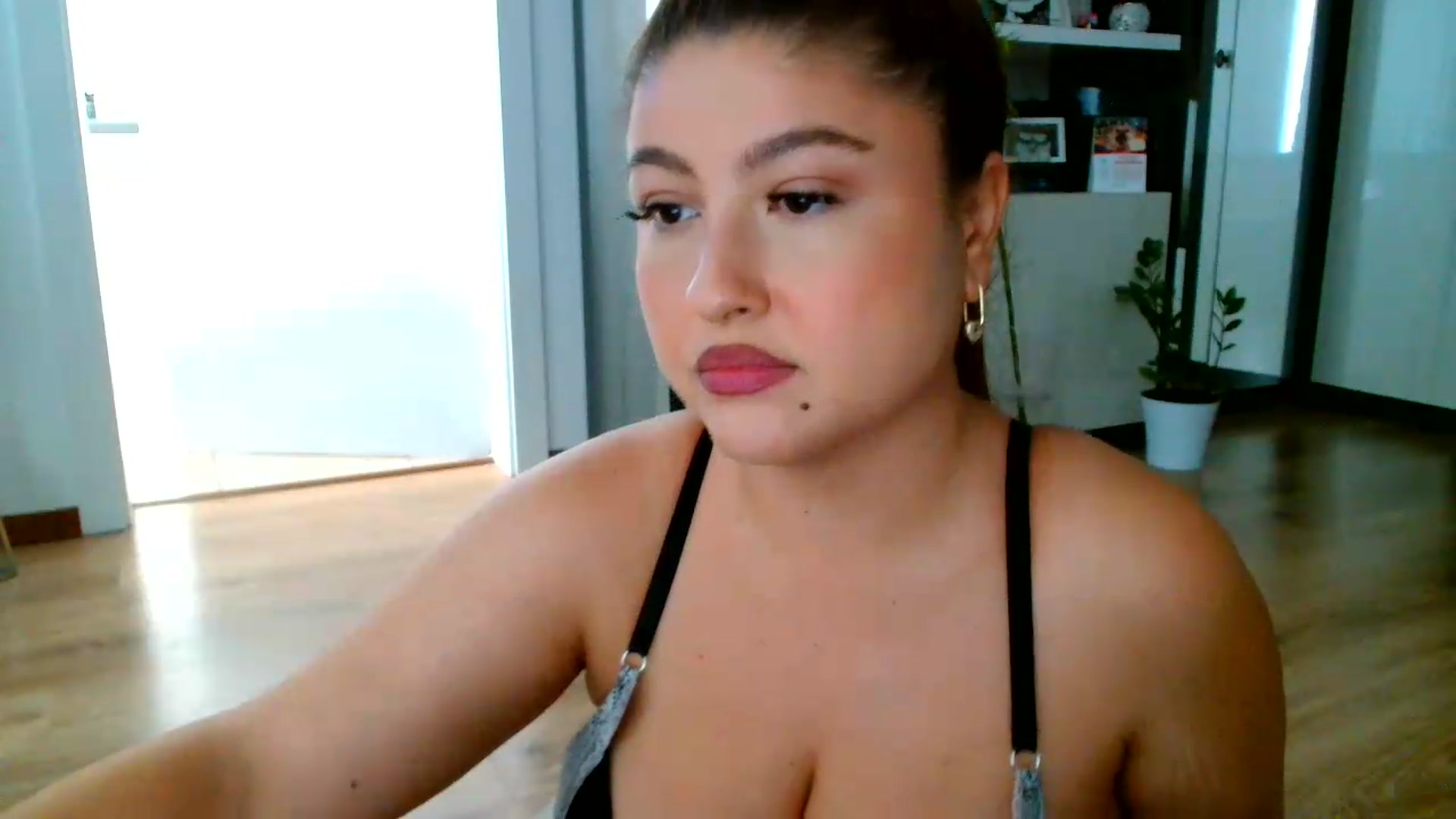 Gallery image thumbnail from SamyraX's myfreecams stream on, 09/01/2026, 14:36 image 4 of 20