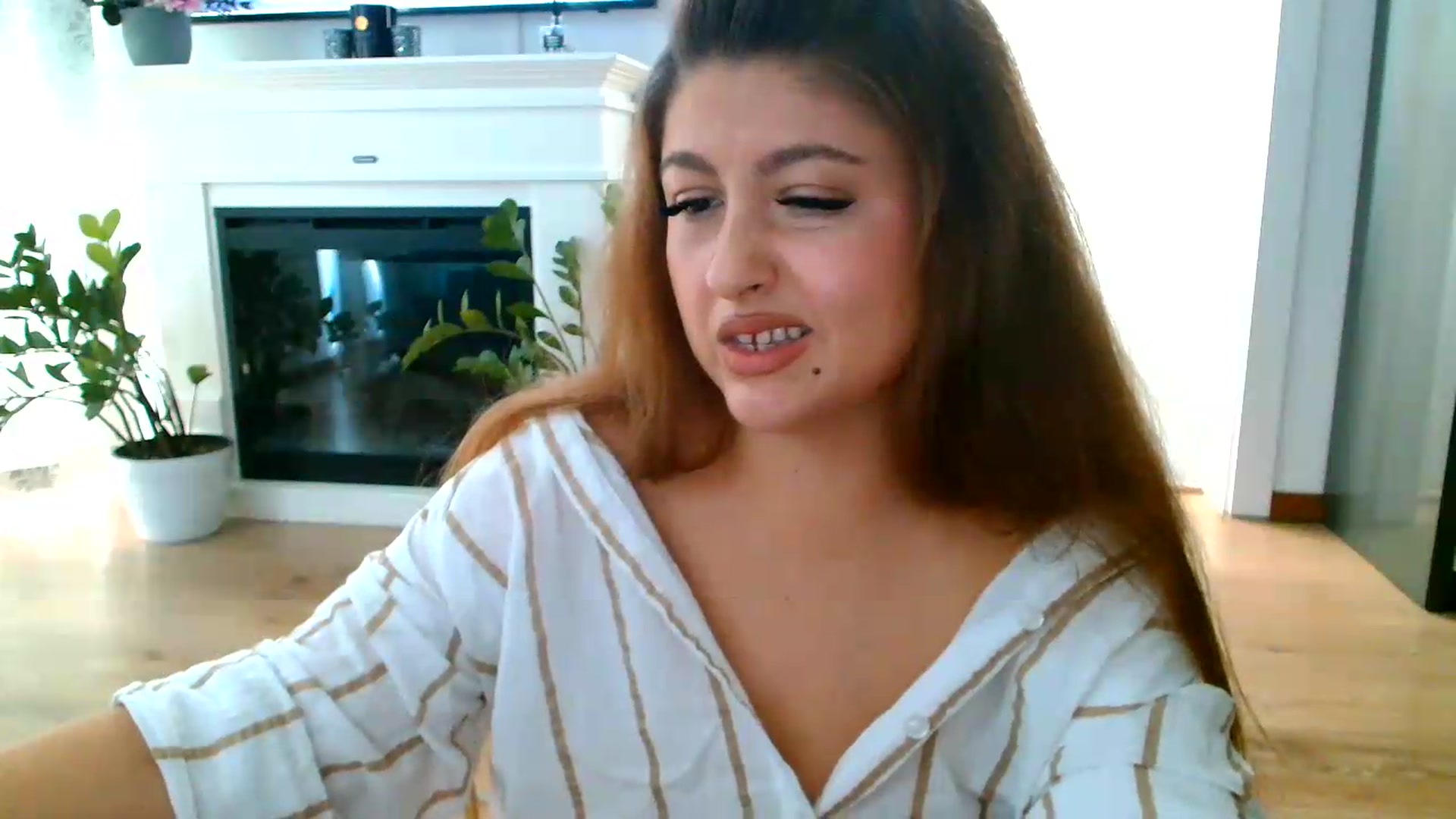 Gallery image thumbnail from SamyraX's myfreecams stream on, 09/05/2026, 15:30 image 11 of 20