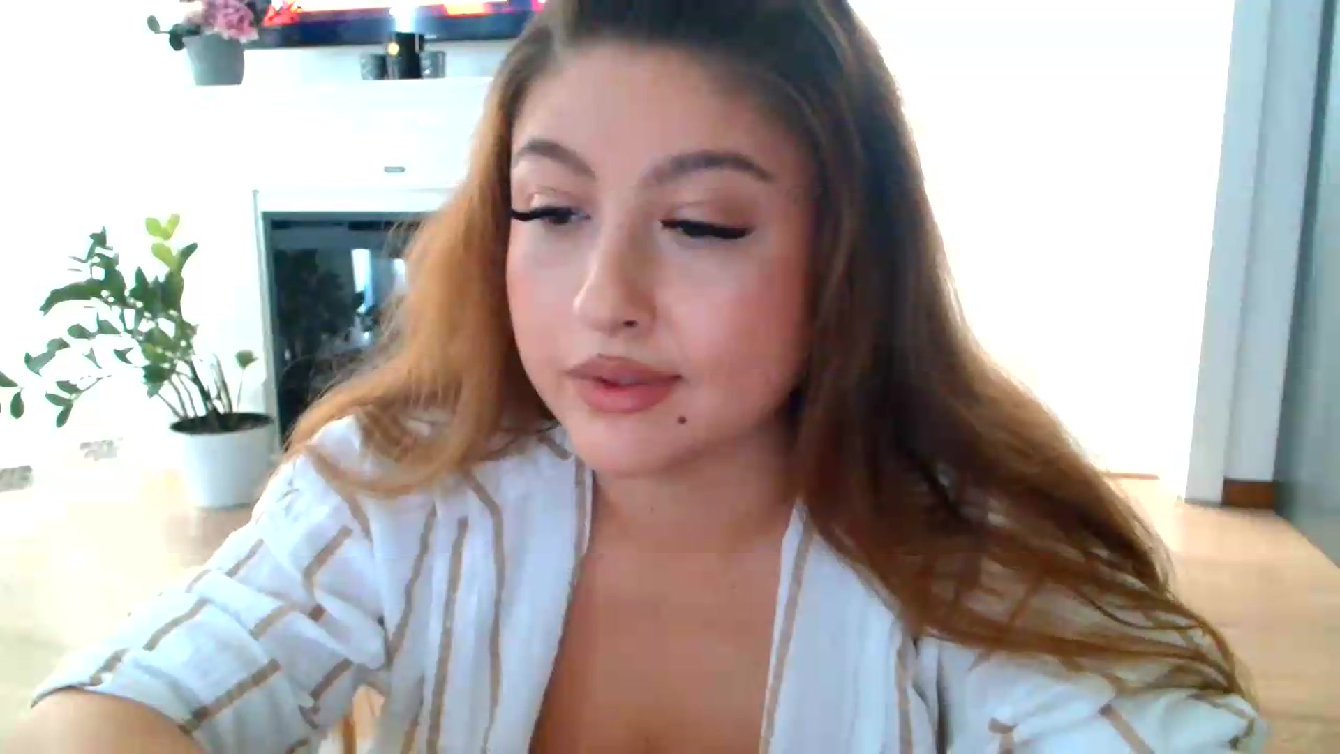 Gallery image thumbnail from SamyraX's myfreecams stream on, 09/05/2026, 15:30 image 15 of 20