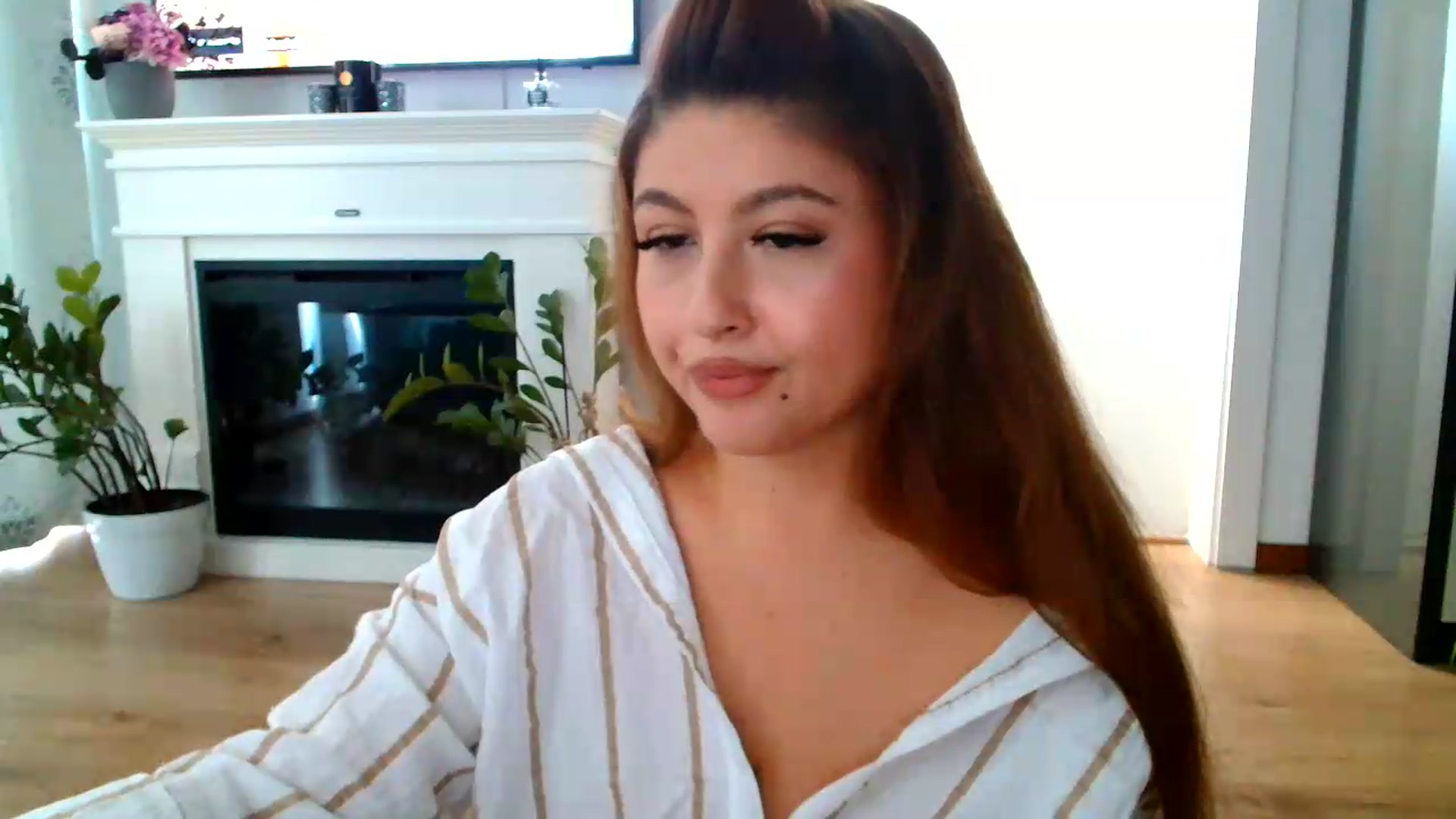 Gallery image thumbnail from SamyraX's myfreecams stream on, 09/05/2026, 15:30 image 3 of 20