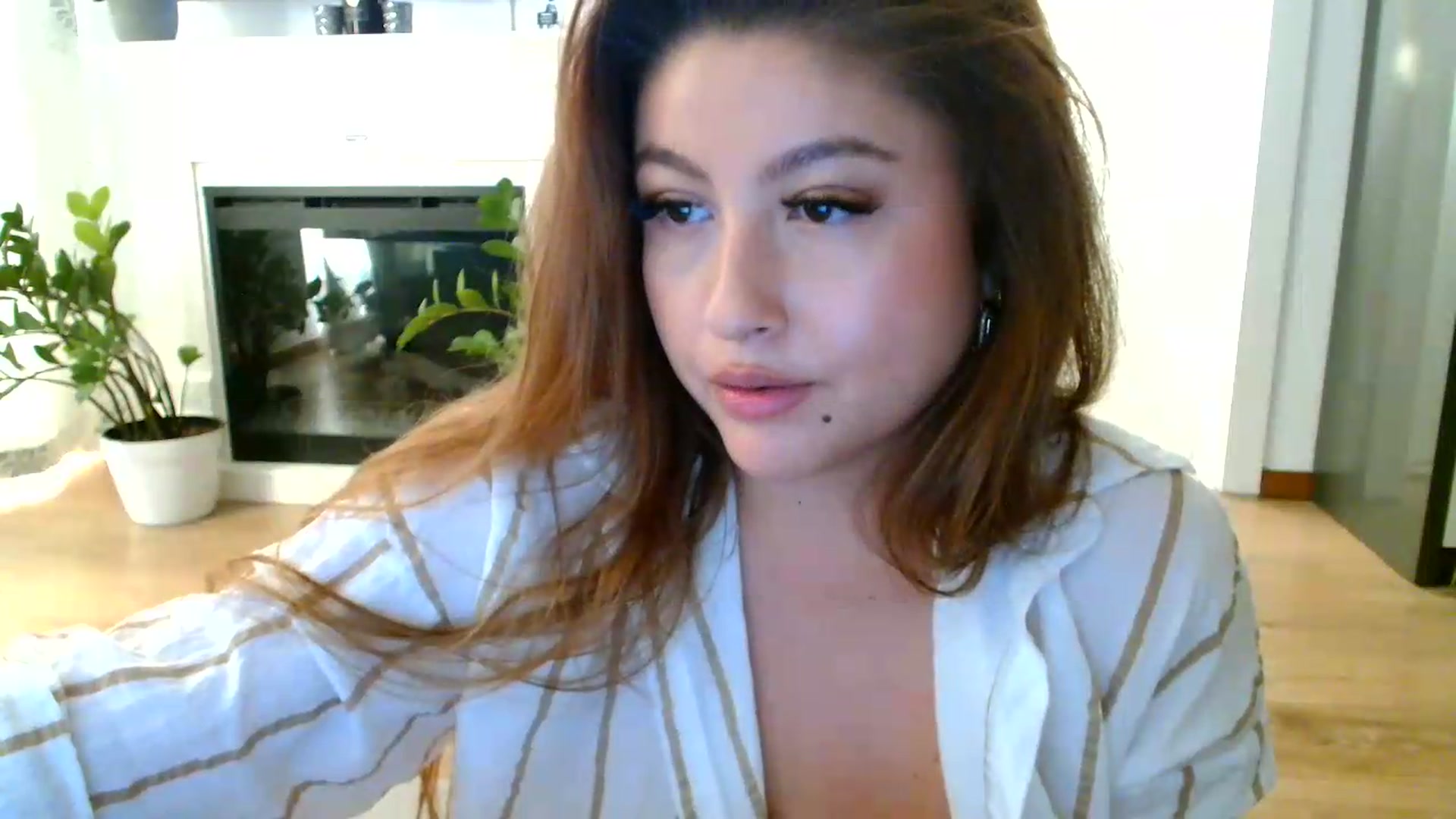 Gallery image thumbnail from SamyraX's myfreecams stream on, 09/05/2026, 16:24 image 15 of 20
