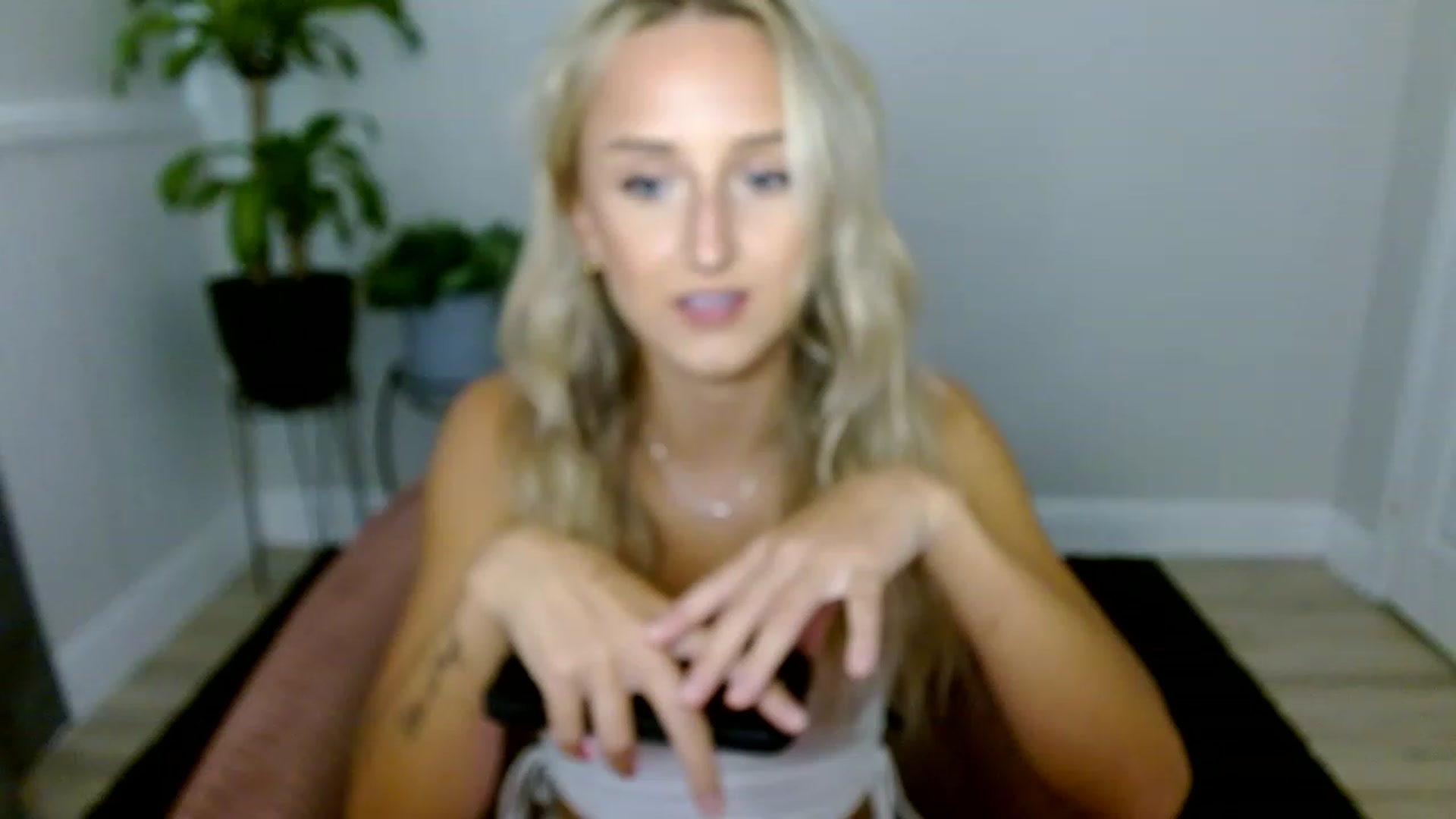 Gallery image thumbnail from Sandiecheeks's myfreecams stream on, 08/26/2023, 18:43 image 6 of 20