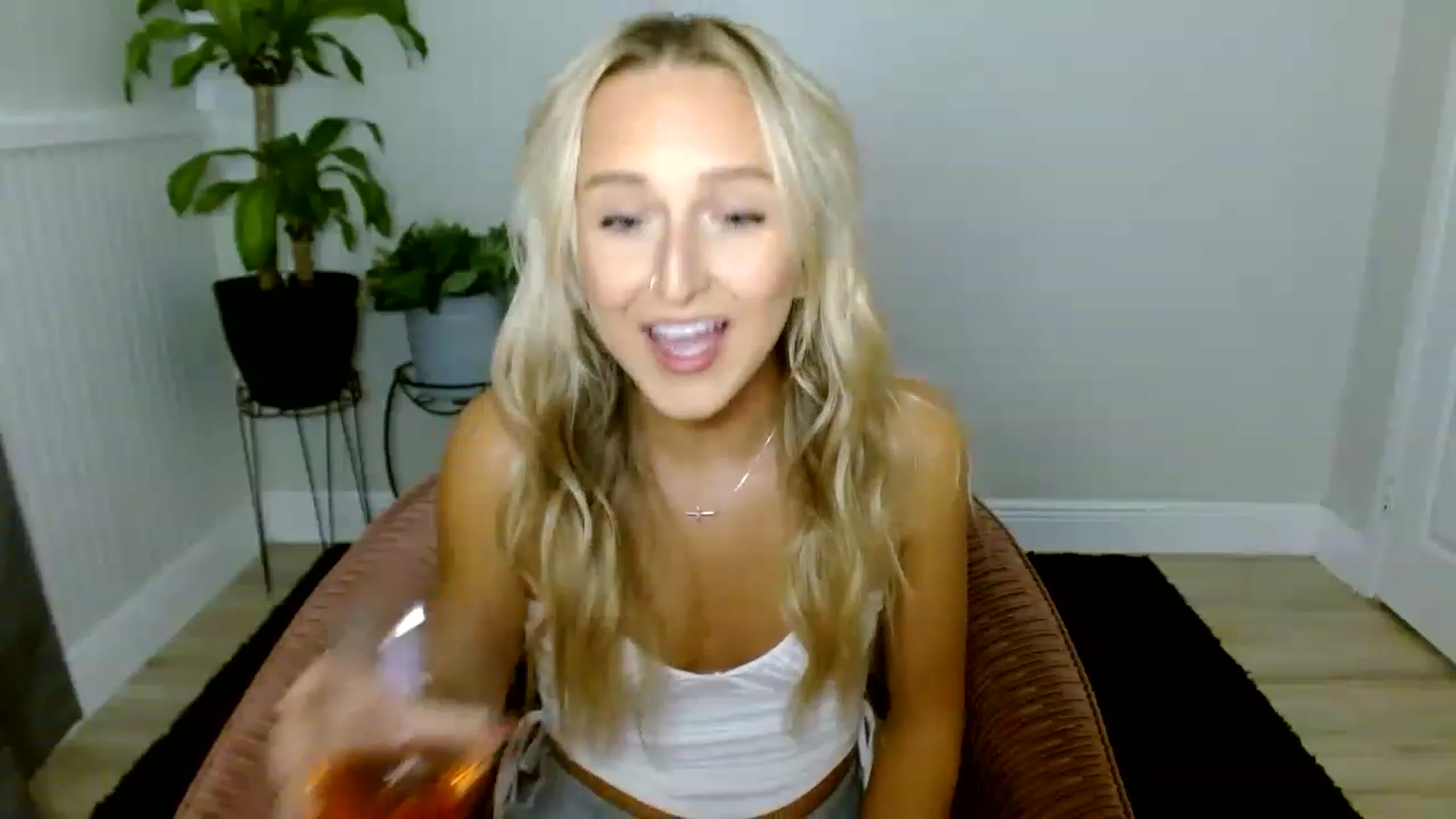 Gallery image thumbnail from Sandiecheeks's myfreecams stream on, 08/26/2023, 18:43 image 12 of 20