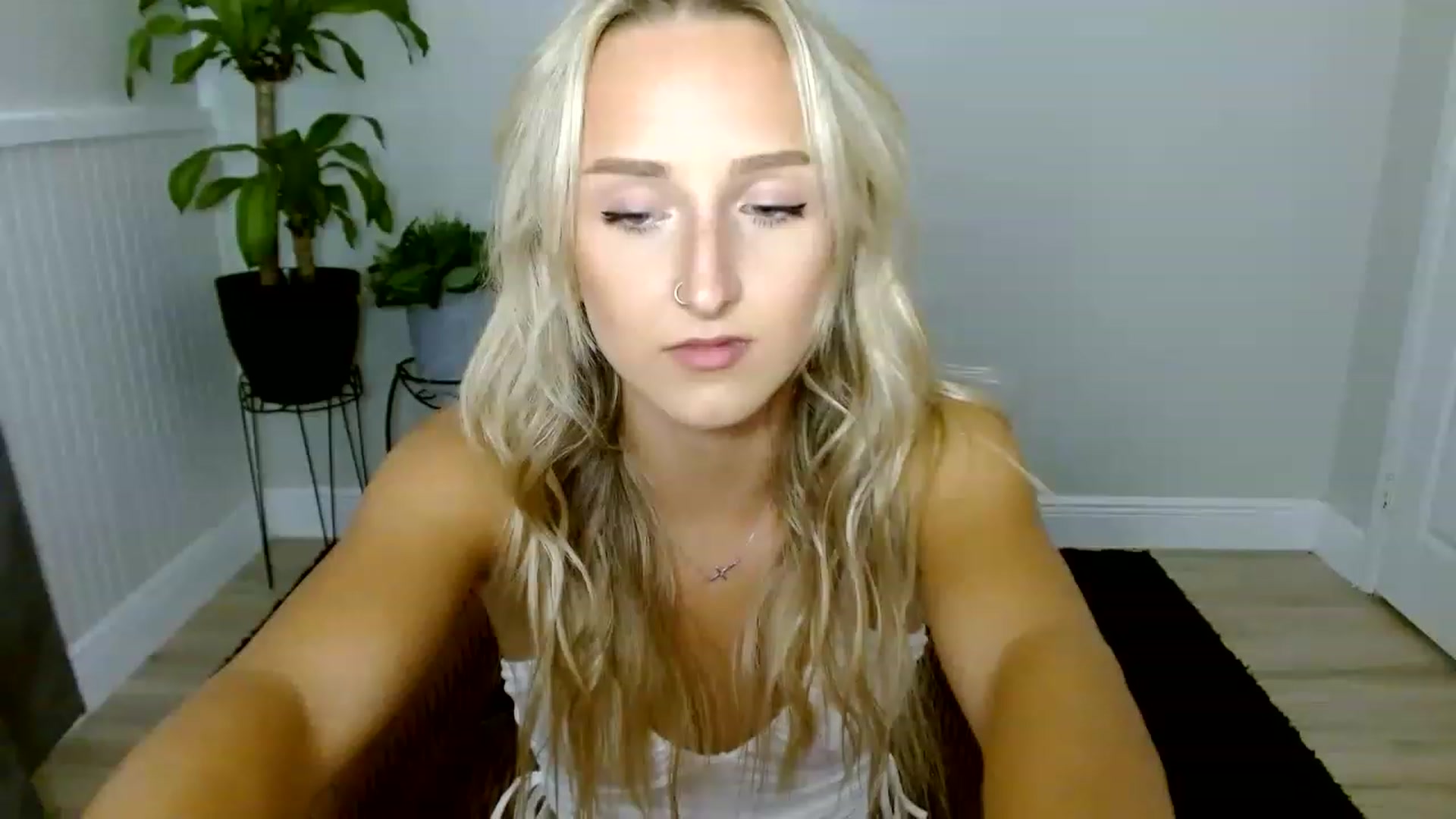 Gallery image thumbnail from Sandiecheeks's myfreecams stream on, 08/26/2023, 19:36 image 4 of 20