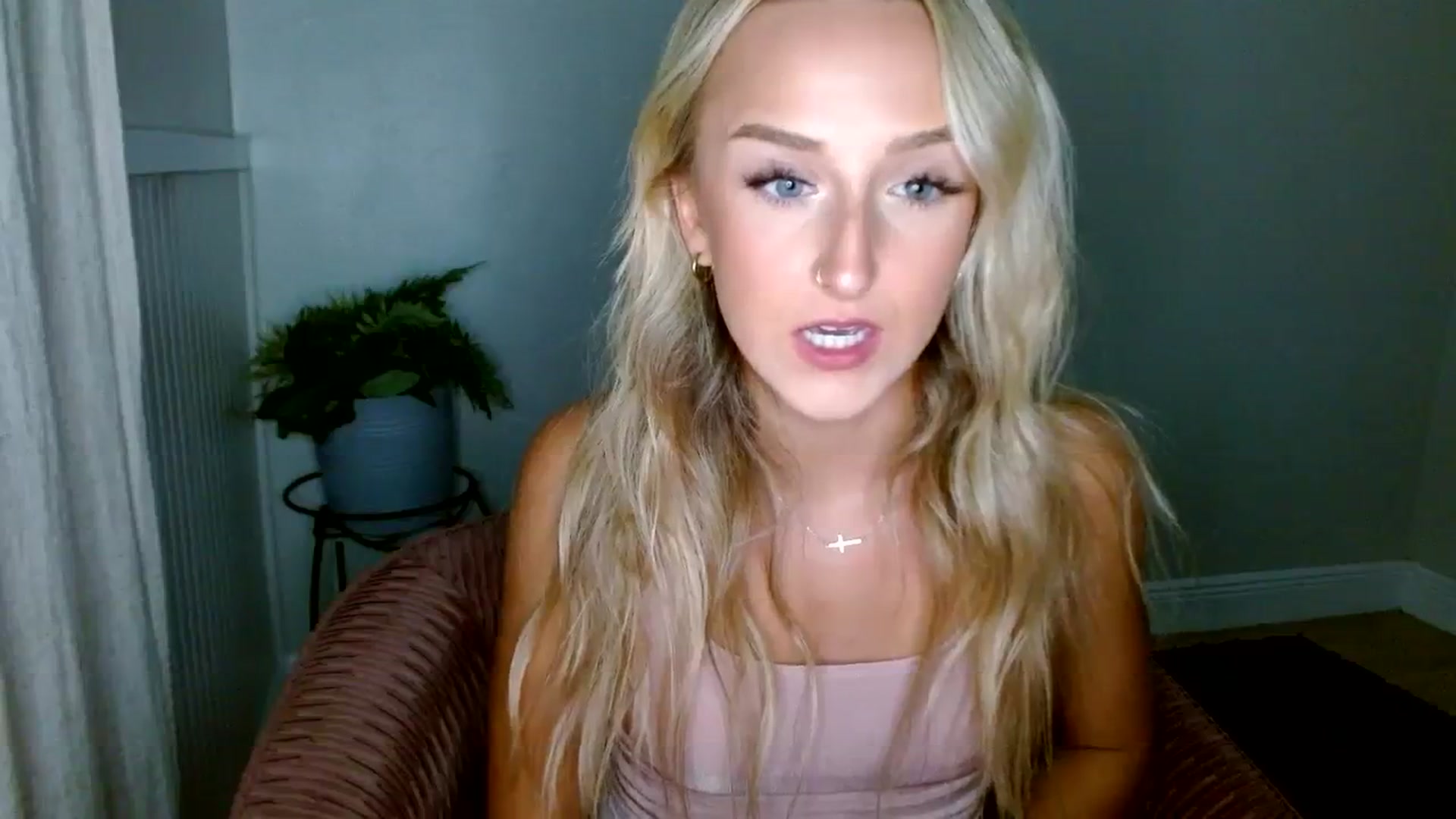 Gallery image thumbnail from Sandiecheeks's myfreecams stream on, 09/12/2023, 01:46 image 7 of 20