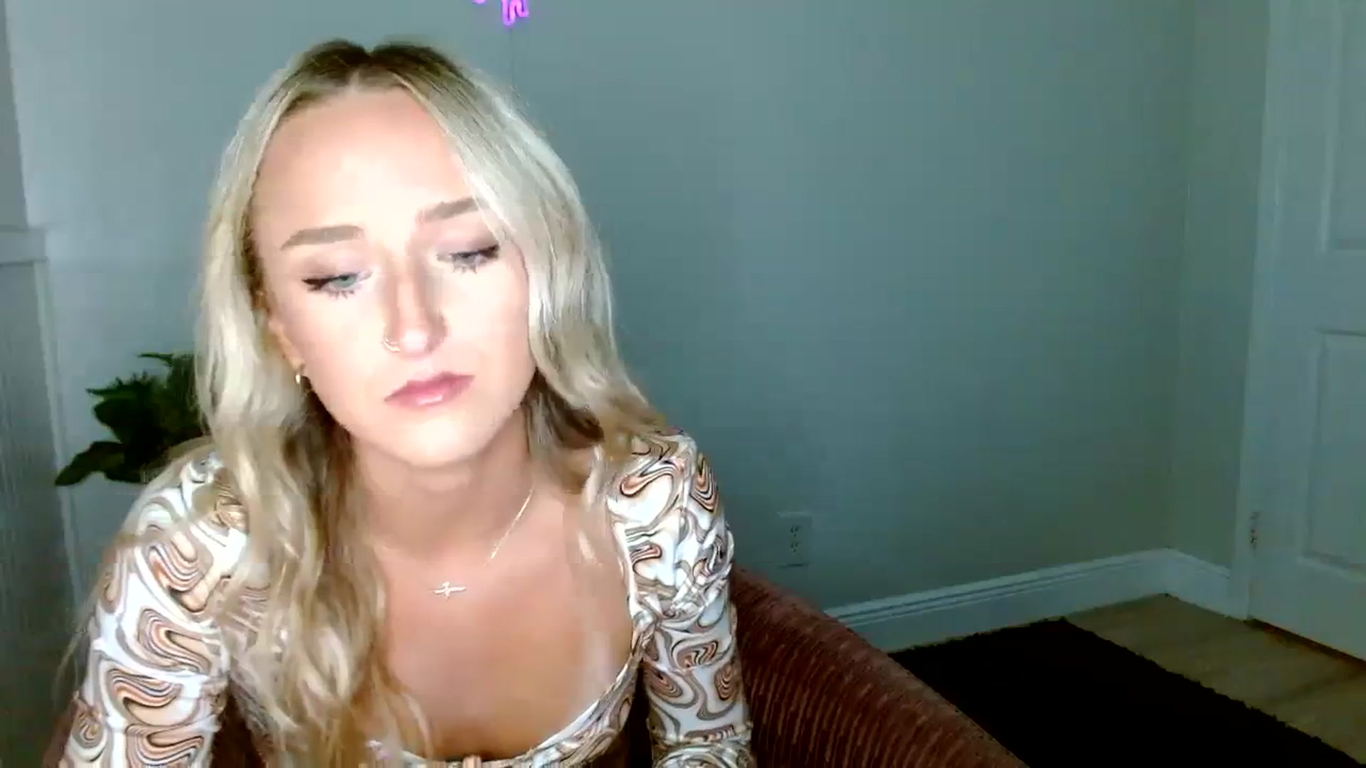 Gallery image thumbnail from Sandiecheeks's myfreecams stream on, 09/19/2023, 24:00 image 10 of 20