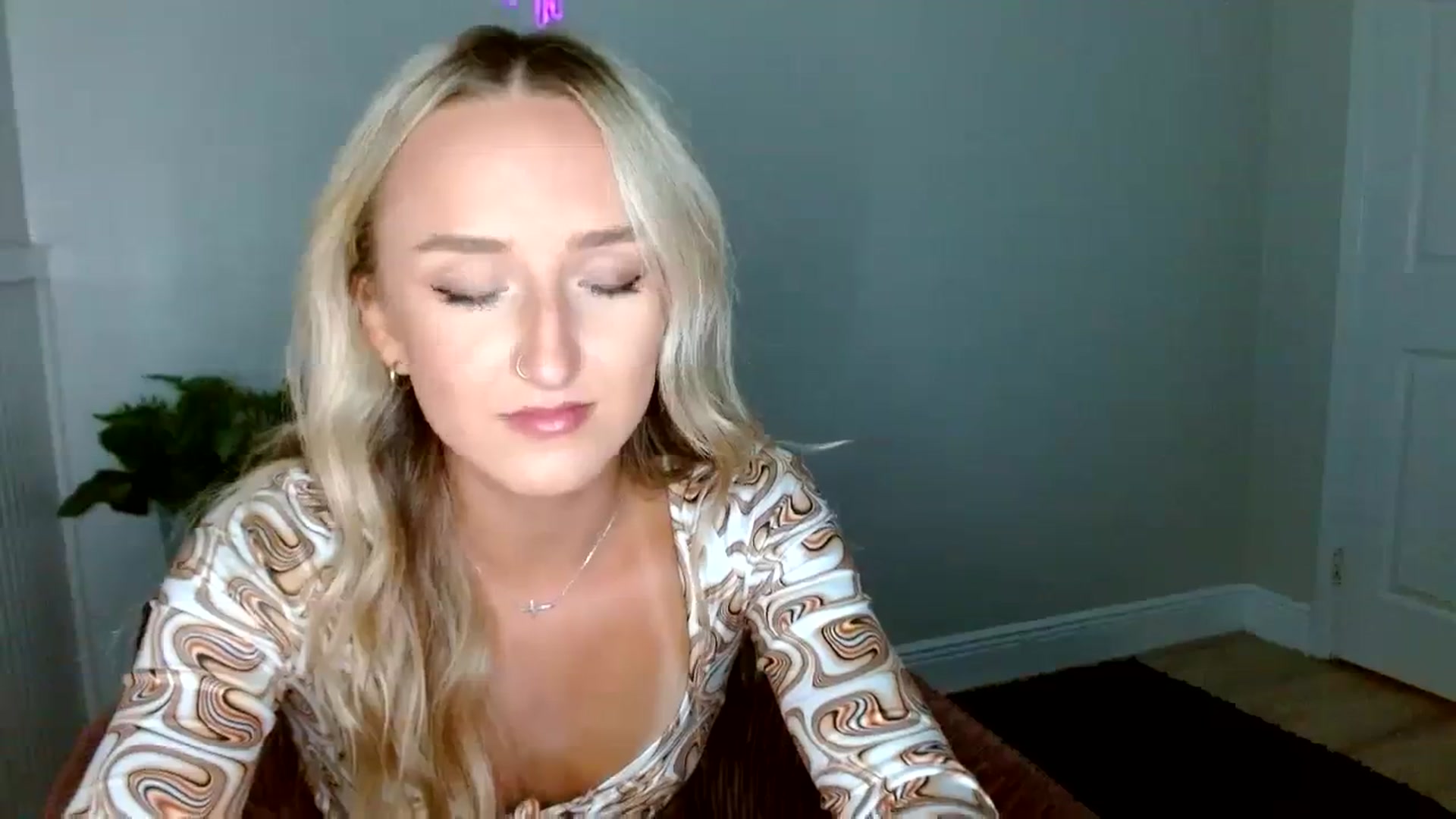 Gallery image thumbnail from Sandiecheeks's myfreecams stream on, 09/19/2023, 24:00 image 5 of 20