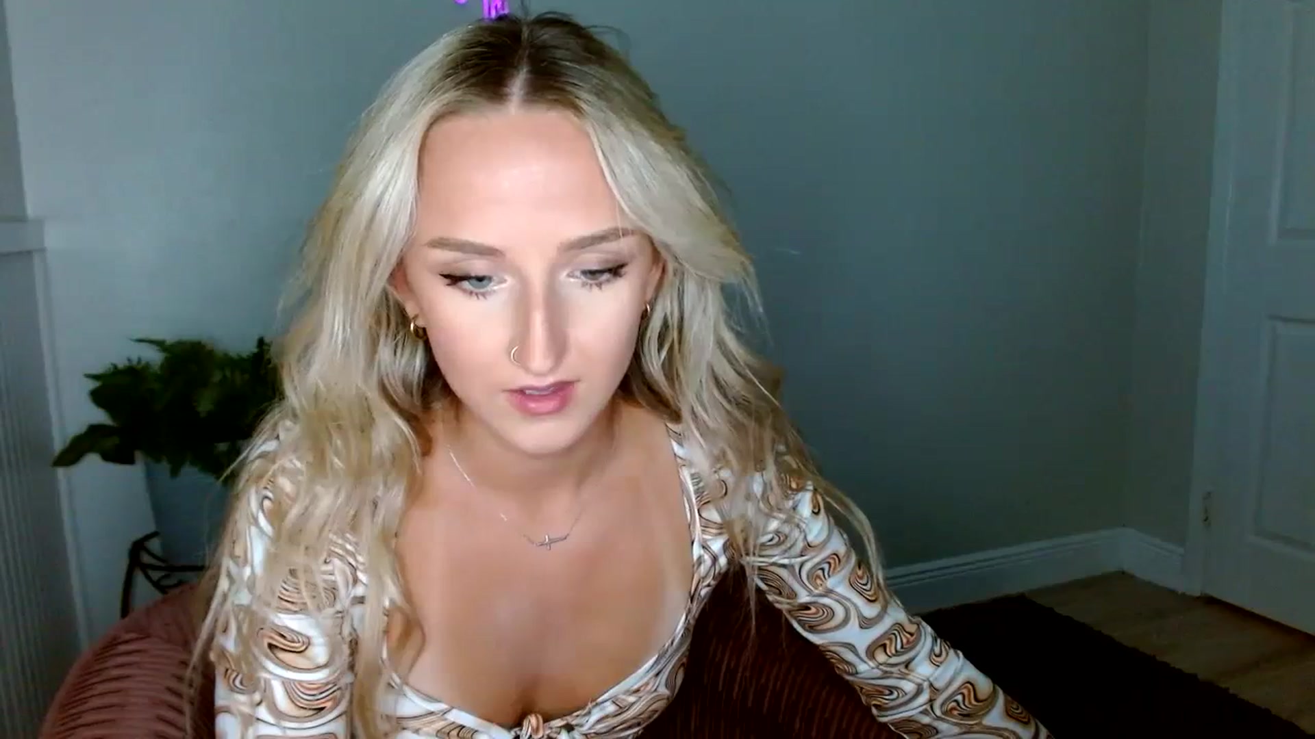 Gallery image thumbnail from Sandiecheeks's myfreecams stream on, 09/19/2023, 24:00 image 19 of 20