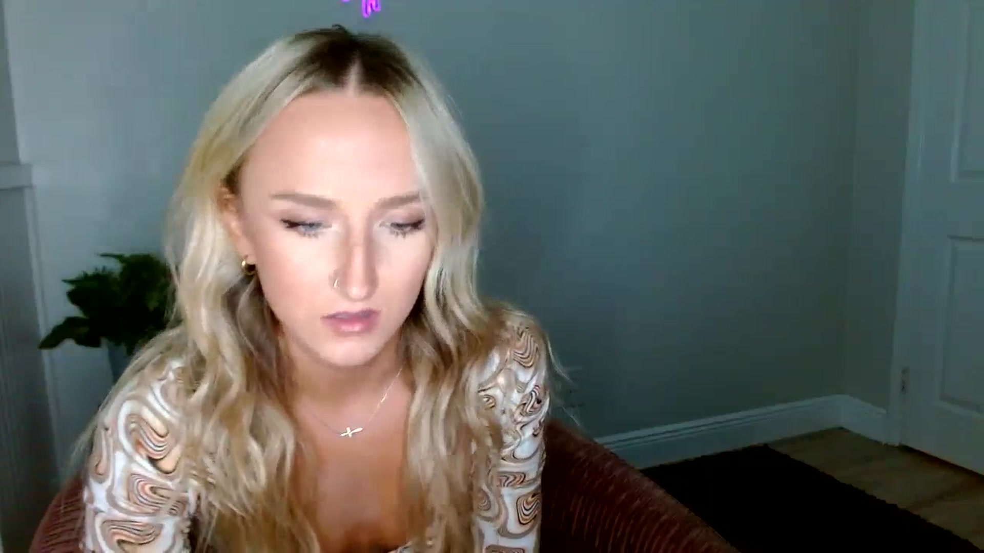 Gallery image thumbnail from Sandiecheeks's myfreecams stream on, 09/19/2023, 24:00 image 11 of 20