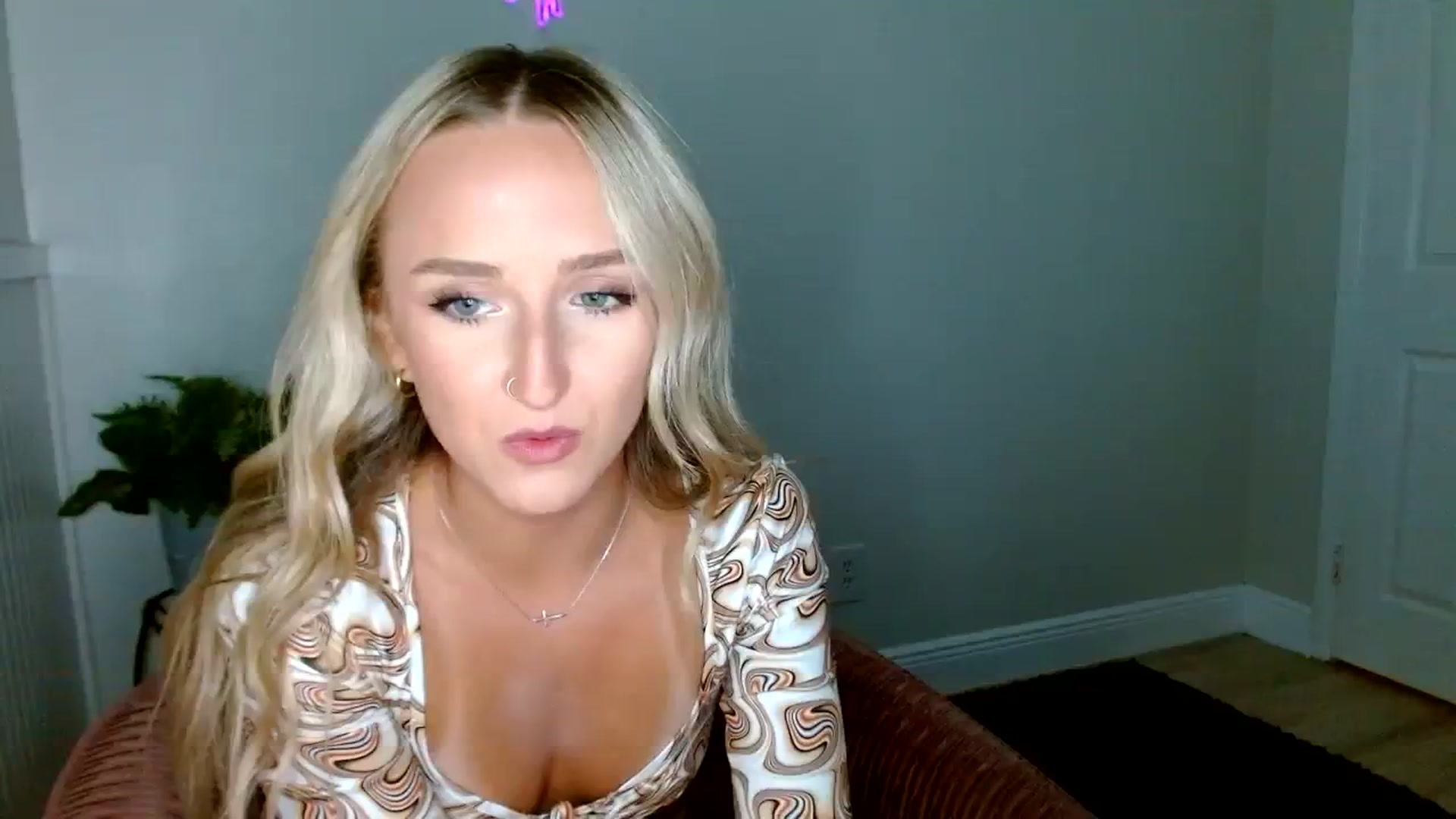 Gallery image thumbnail from Sandiecheeks's myfreecams stream on, 09/19/2023, 24:00 image 7 of 20