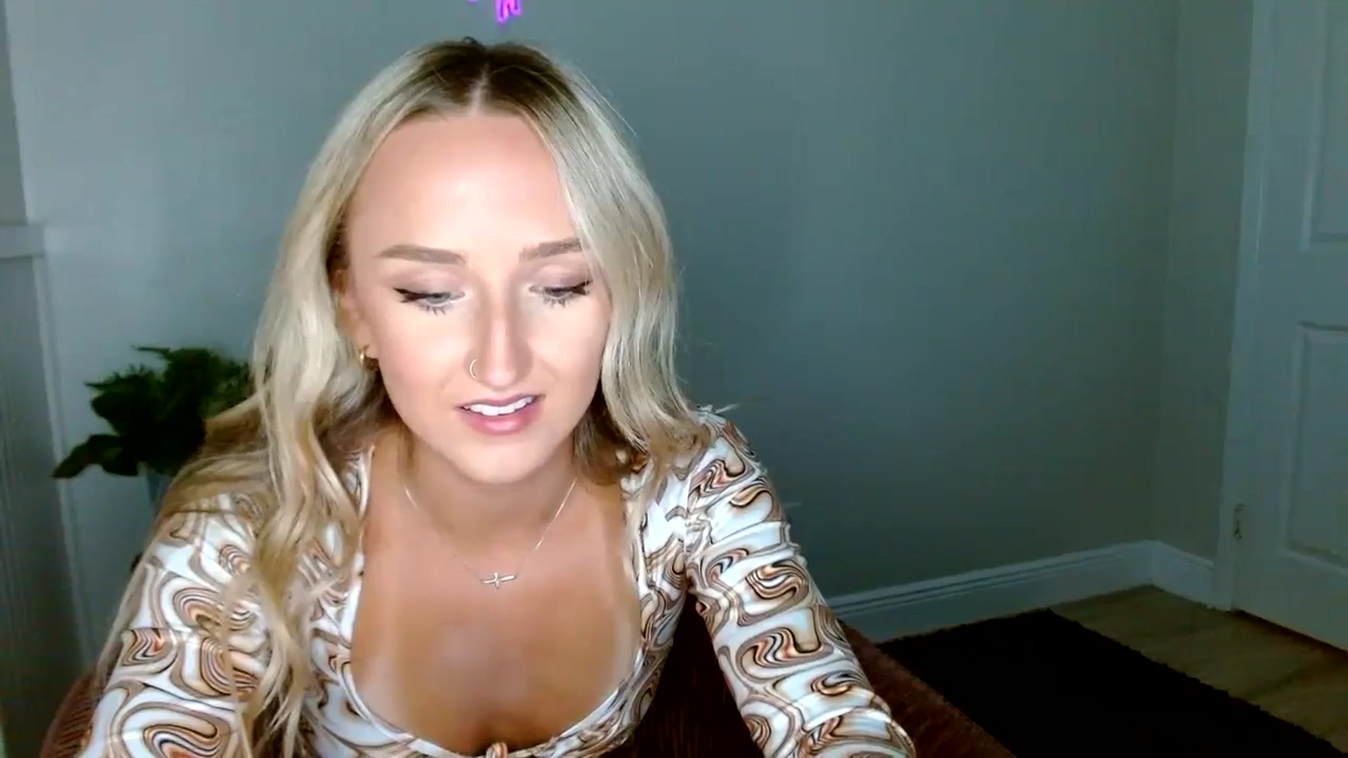 Gallery image thumbnail from Sandiecheeks's myfreecams stream on, 09/19/2023, 24:00 image 8 of 20