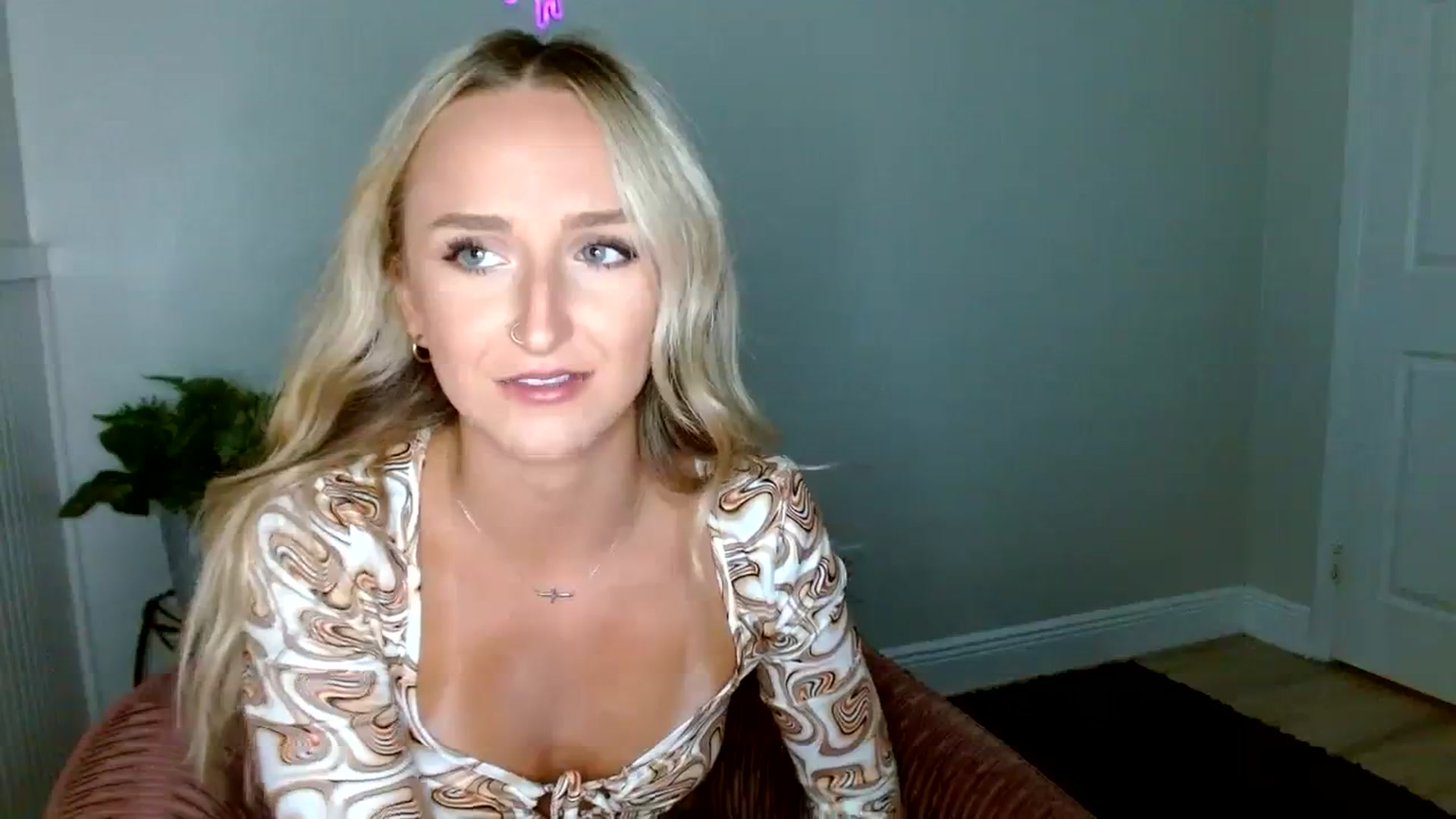 Gallery image thumbnail from Sandiecheeks's myfreecams stream on, 09/19/2023, 24:00 image 6 of 20
