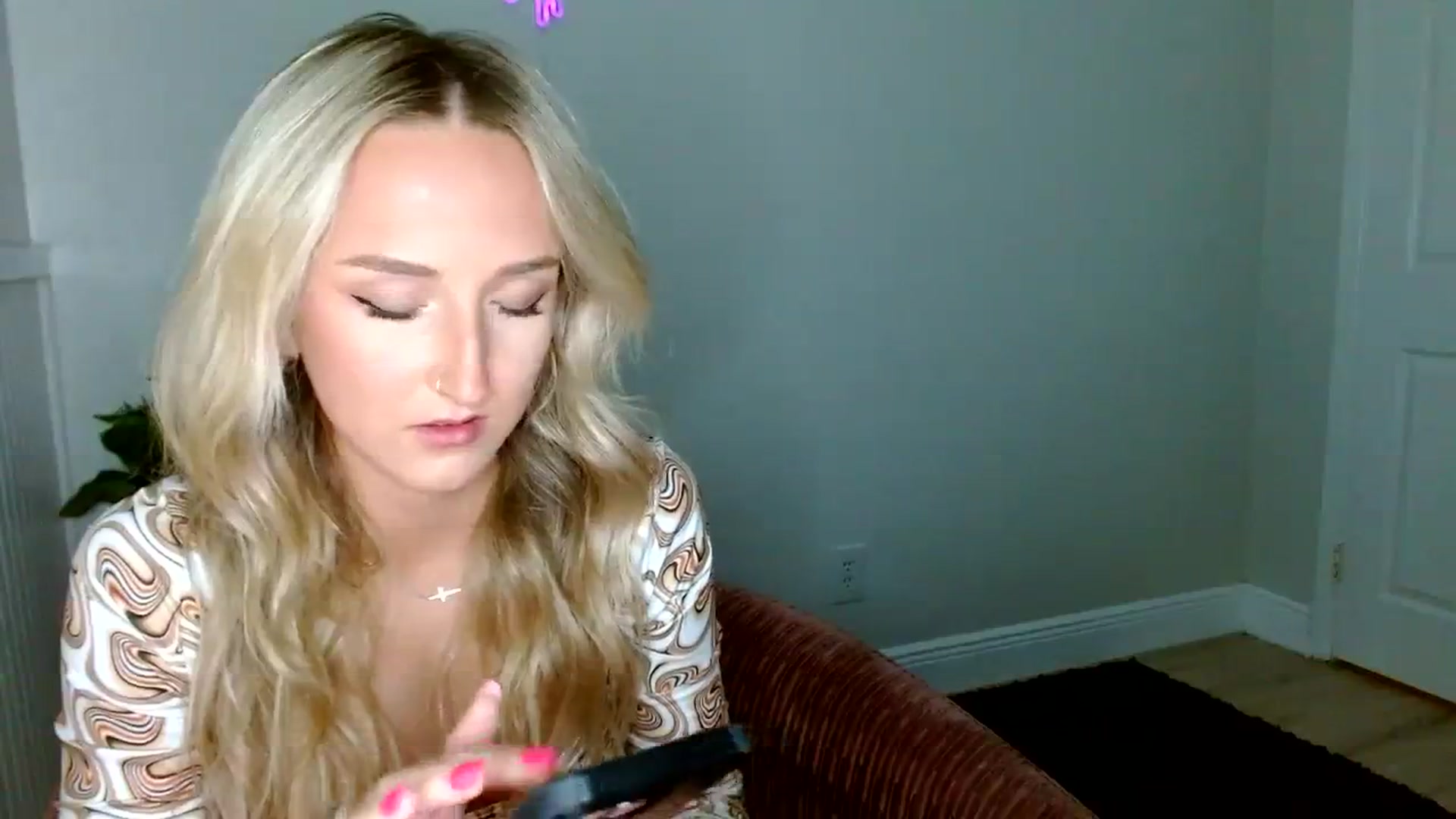 Gallery image thumbnail from Sandiecheeks's myfreecams stream on, 09/19/2023, 24:50 image 6 of 20