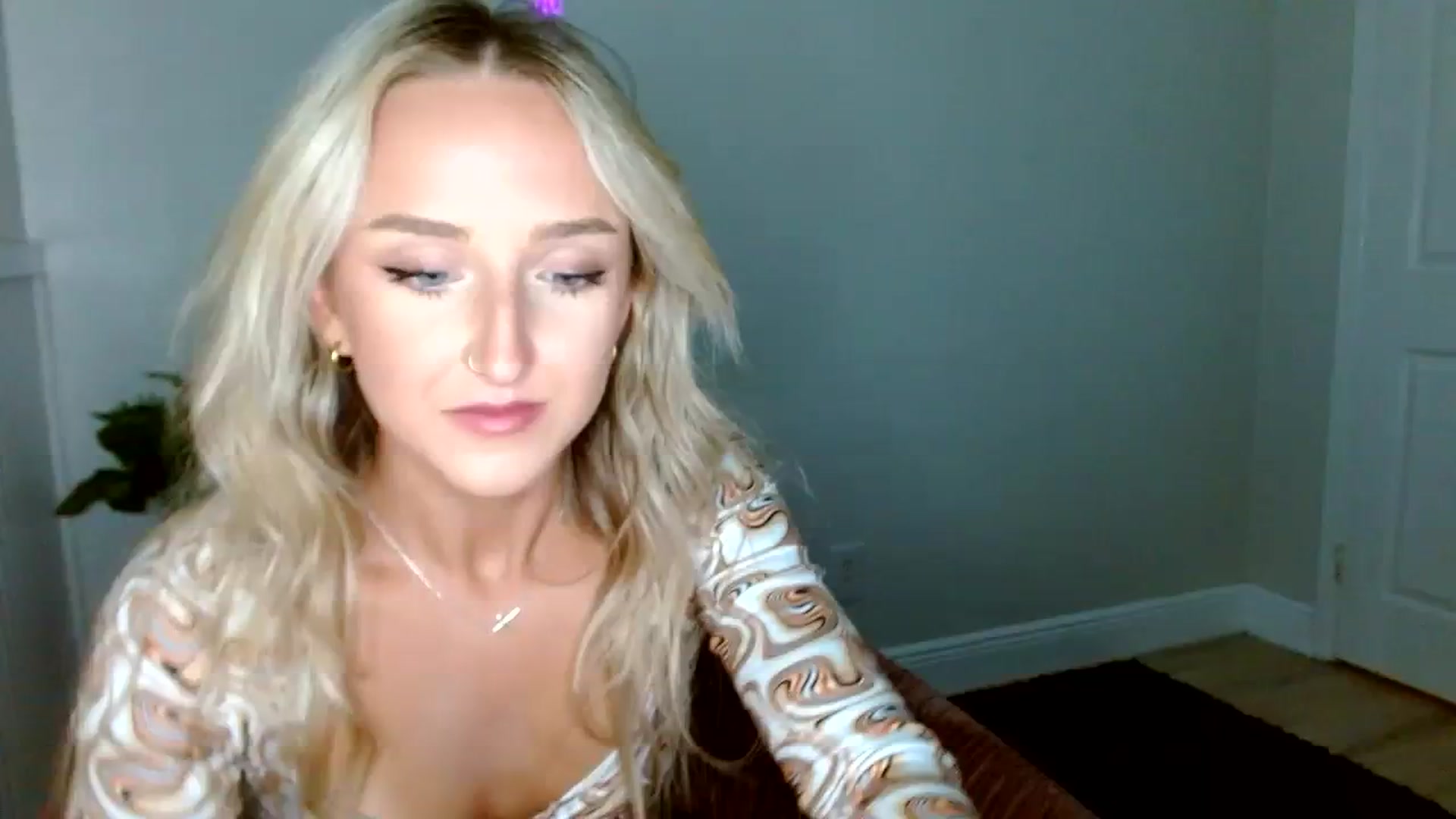 Gallery image thumbnail from Sandiecheeks's myfreecams stream on, 09/19/2023, 24:50 image 1 of 20