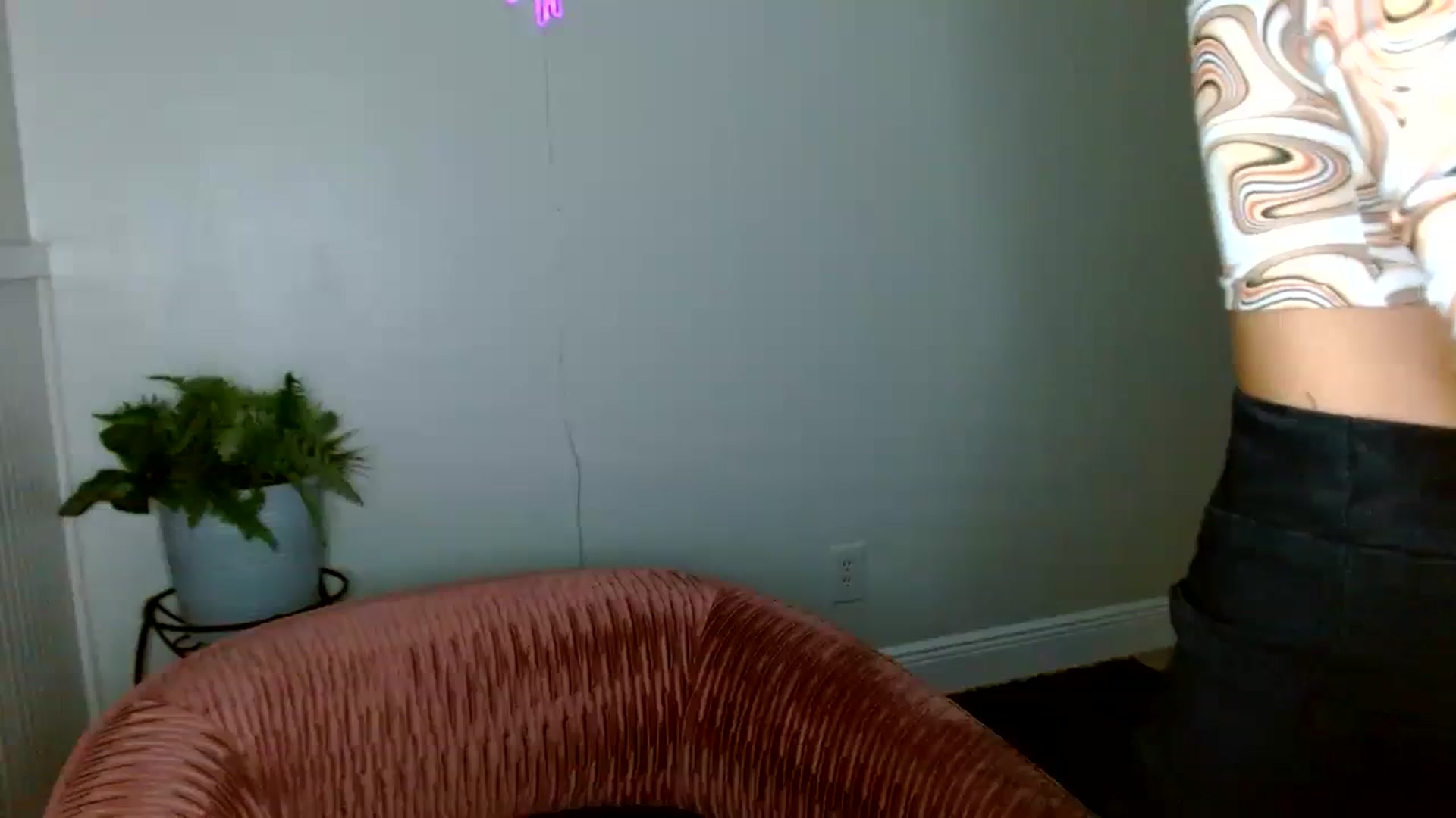 Gallery image thumbnail from Sandiecheeks's myfreecams stream on, 09/19/2023, 24:50 image 4 of 20