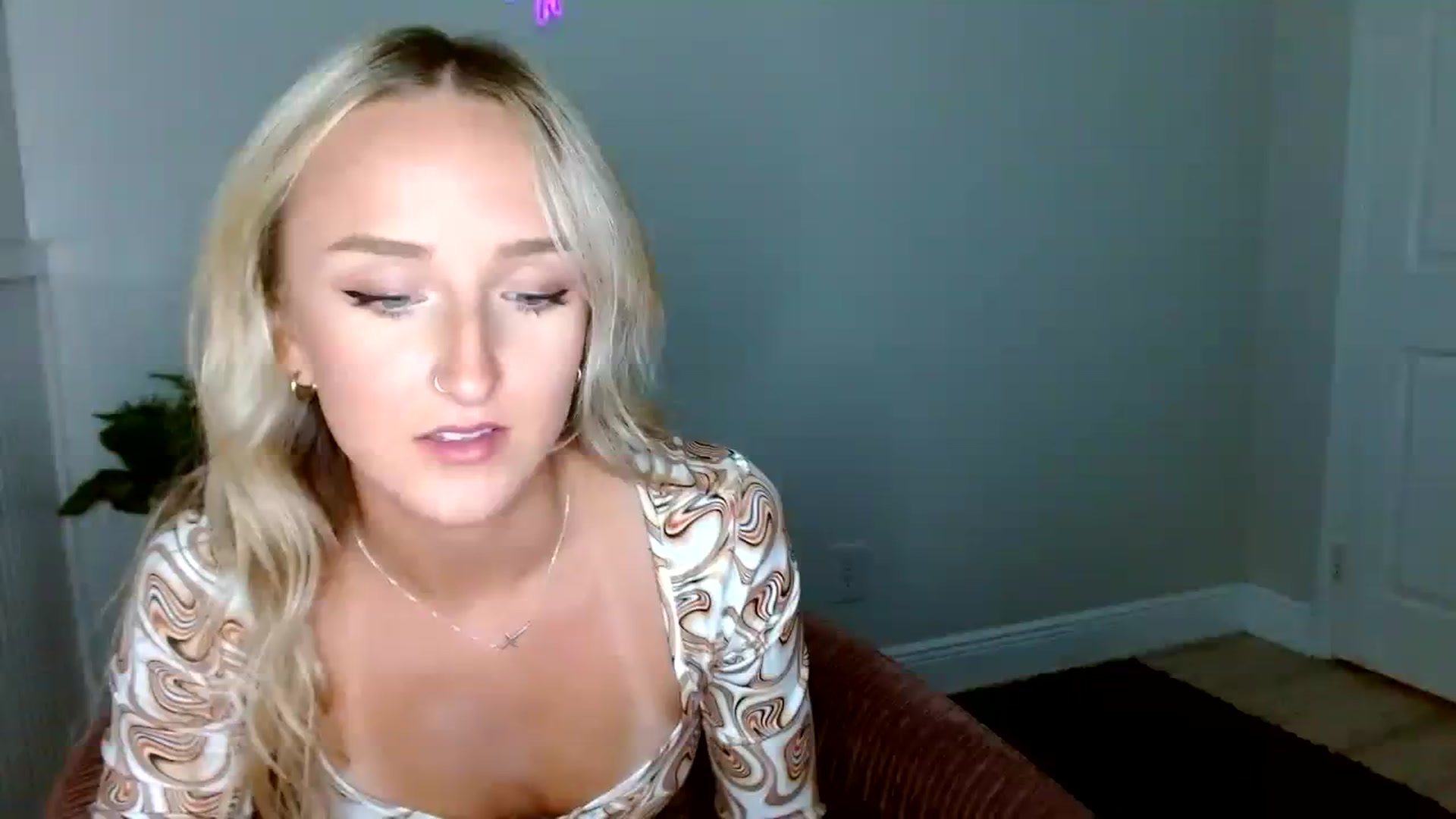 Gallery image thumbnail from Sandiecheeks's myfreecams stream on, 09/19/2023, 24:50 image 11 of 20