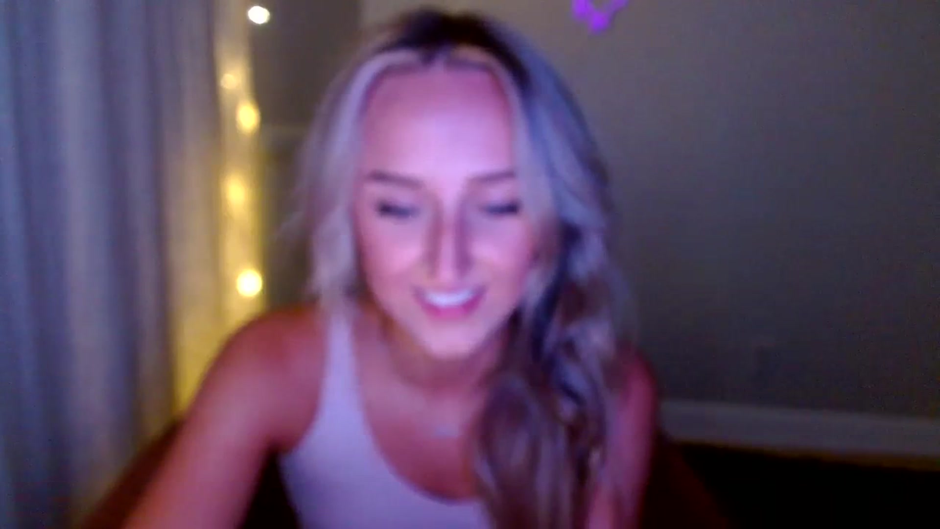 Gallery image thumbnail from Sandiecheeks's myfreecams stream on, 10/03/2023, 02:46 image 10 of 20