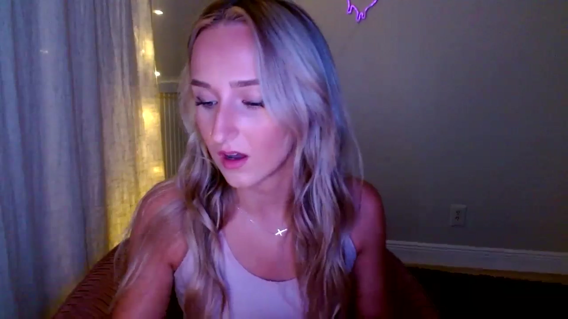 Gallery image thumbnail from Sandiecheeks's myfreecams stream on, 10/03/2023, 02:46 image 19 of 20