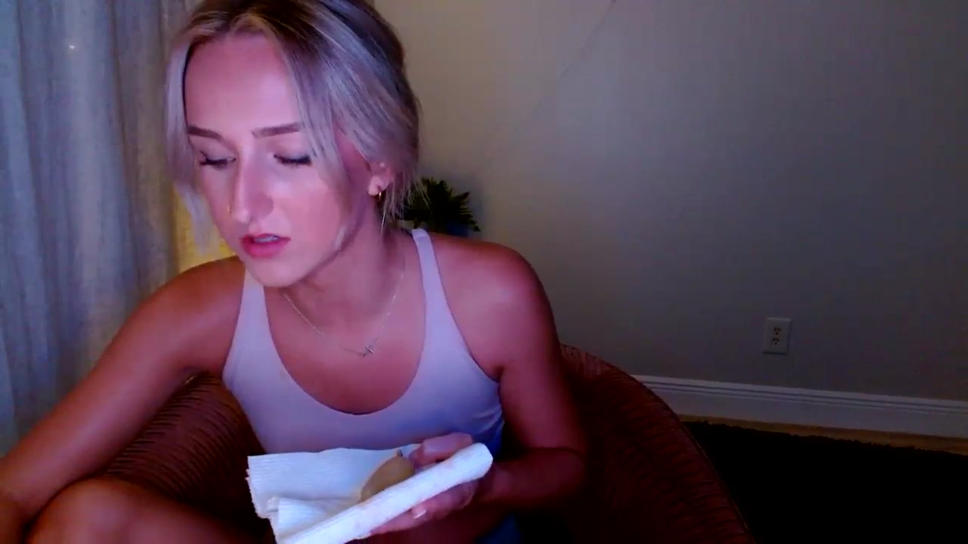 Gallery image thumbnail from Sandiecheeks's myfreecams stream on, 10/03/2023, 03:36 image 19 of 20