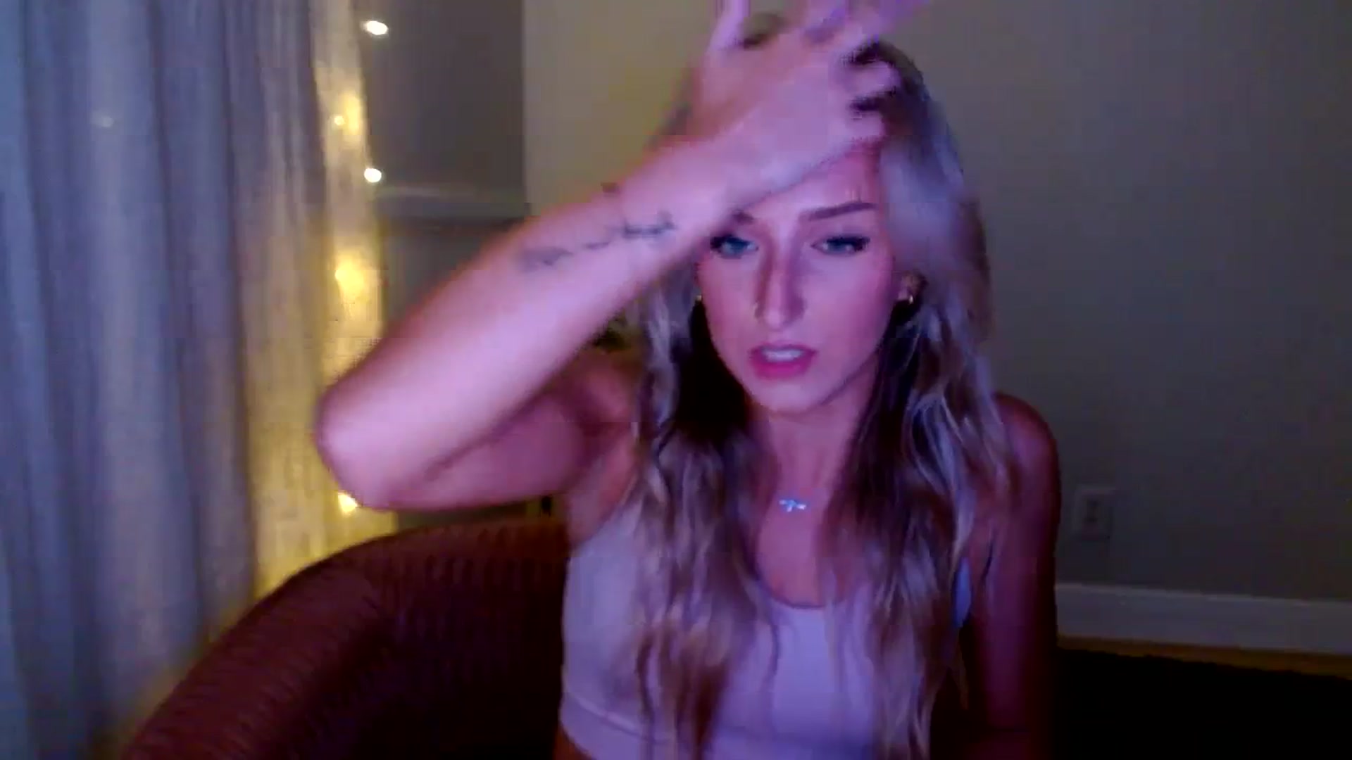 Gallery image thumbnail from Sandiecheeks's myfreecams stream on, 10/03/2023, 03:36 image 6 of 20