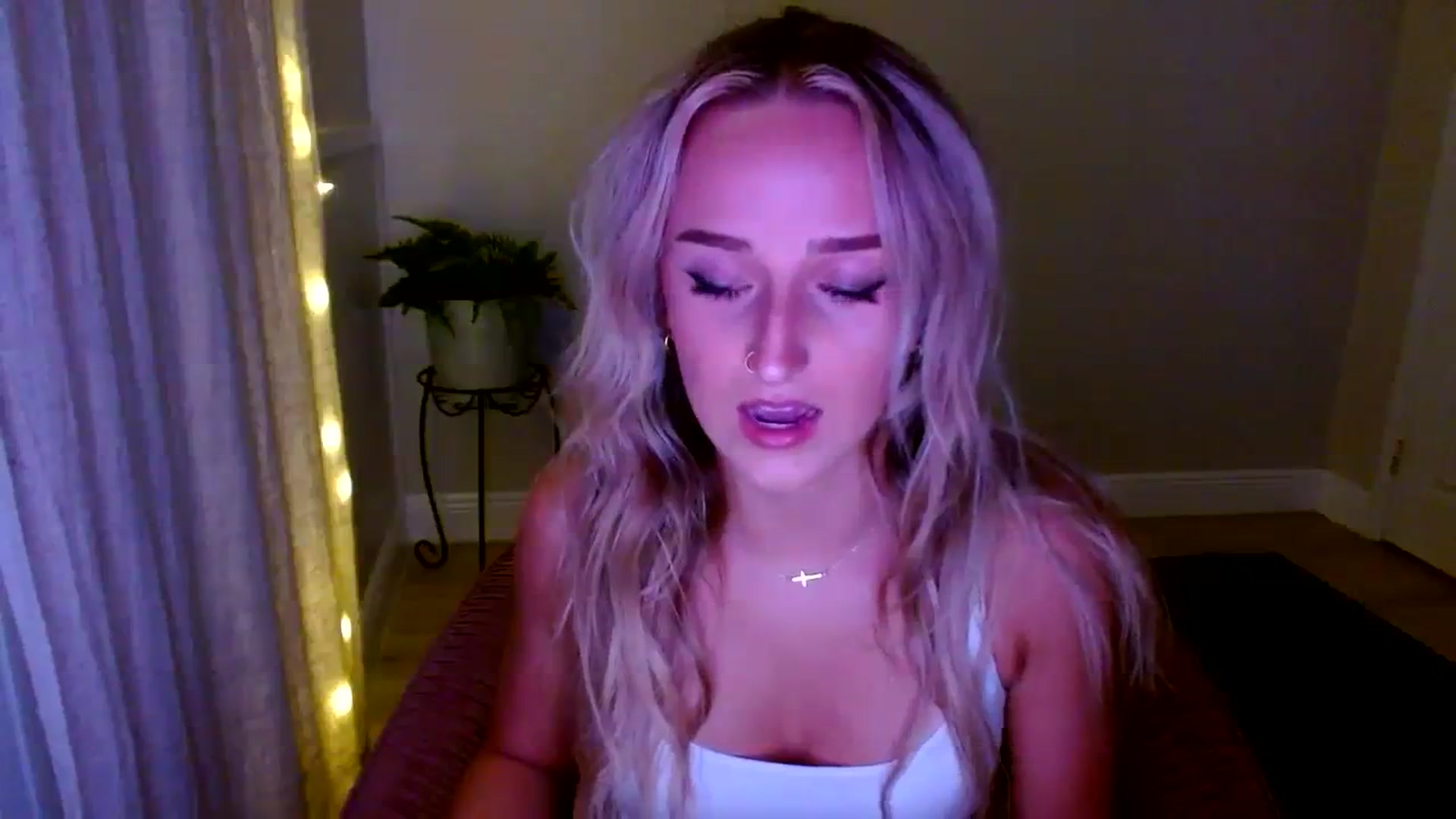 Gallery image thumbnail from Sandiecheeks's myfreecams stream on, 10/12/2023, 01:04 image 12 of 20
