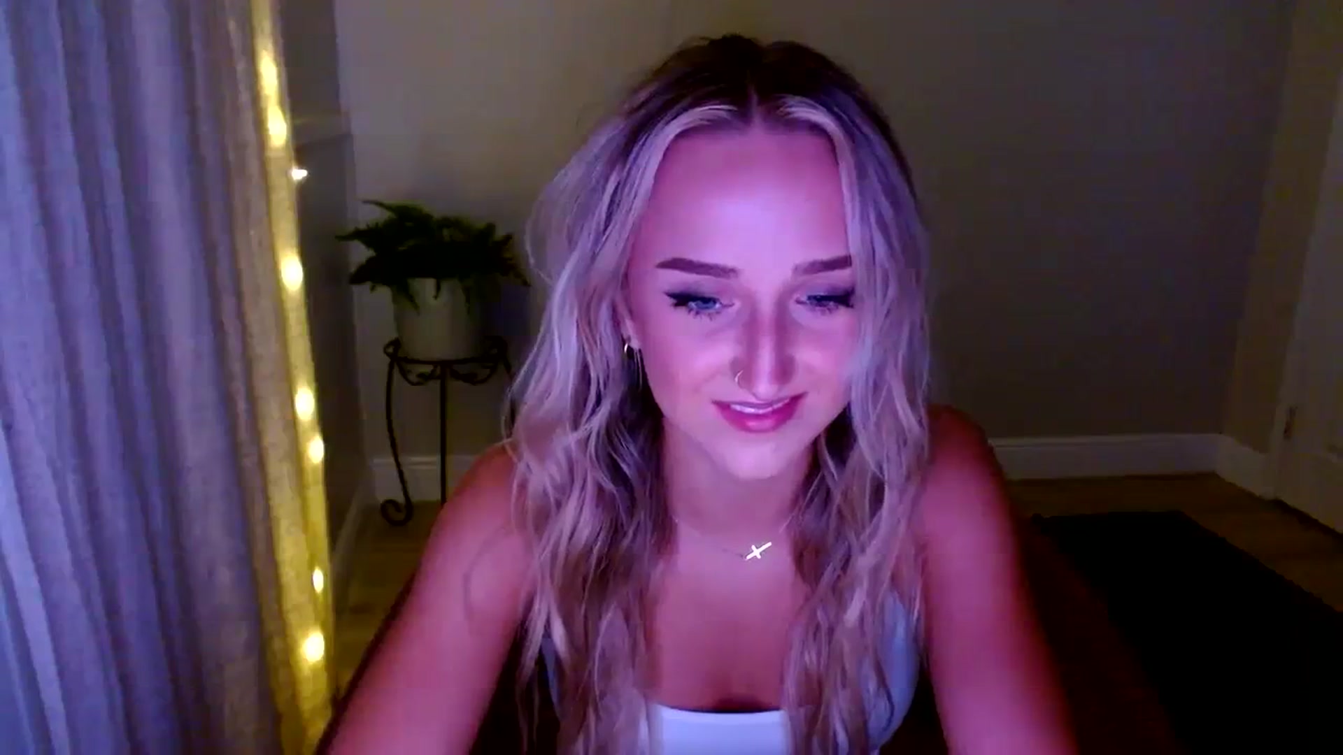 Gallery image thumbnail from Sandiecheeks's myfreecams stream on, 10/12/2023, 01:04 image 17 of 20