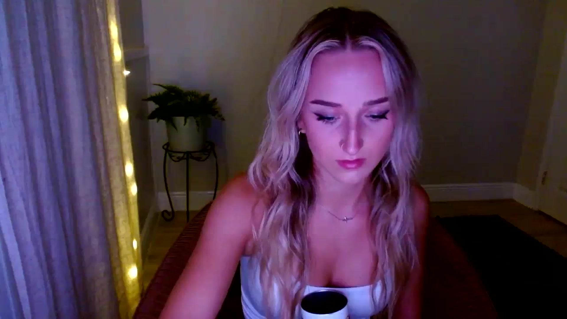Gallery image thumbnail from Sandiecheeks's myfreecams stream on, 10/12/2023, 01:04 image 9 of 20