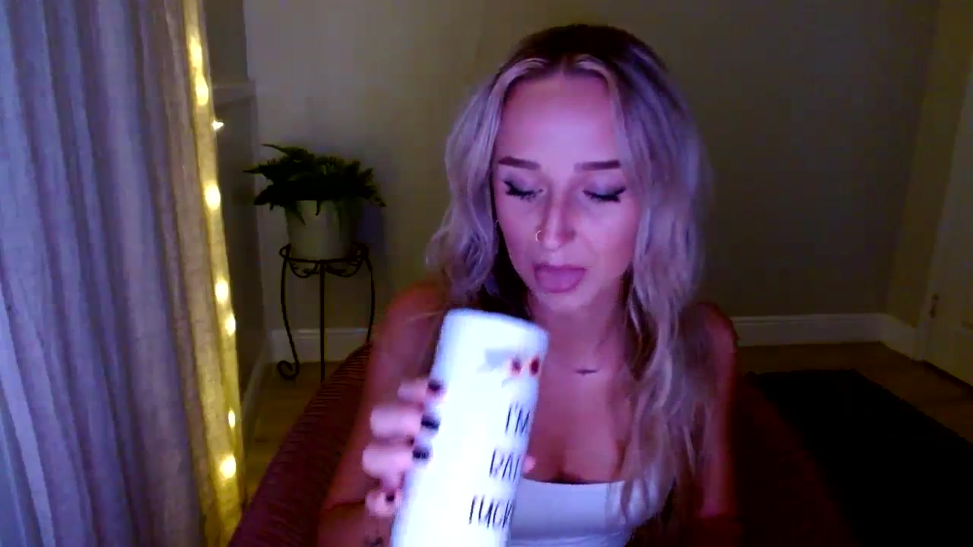 Gallery image thumbnail from Sandiecheeks's myfreecams stream on, 10/12/2023, 01:04 image 6 of 20
