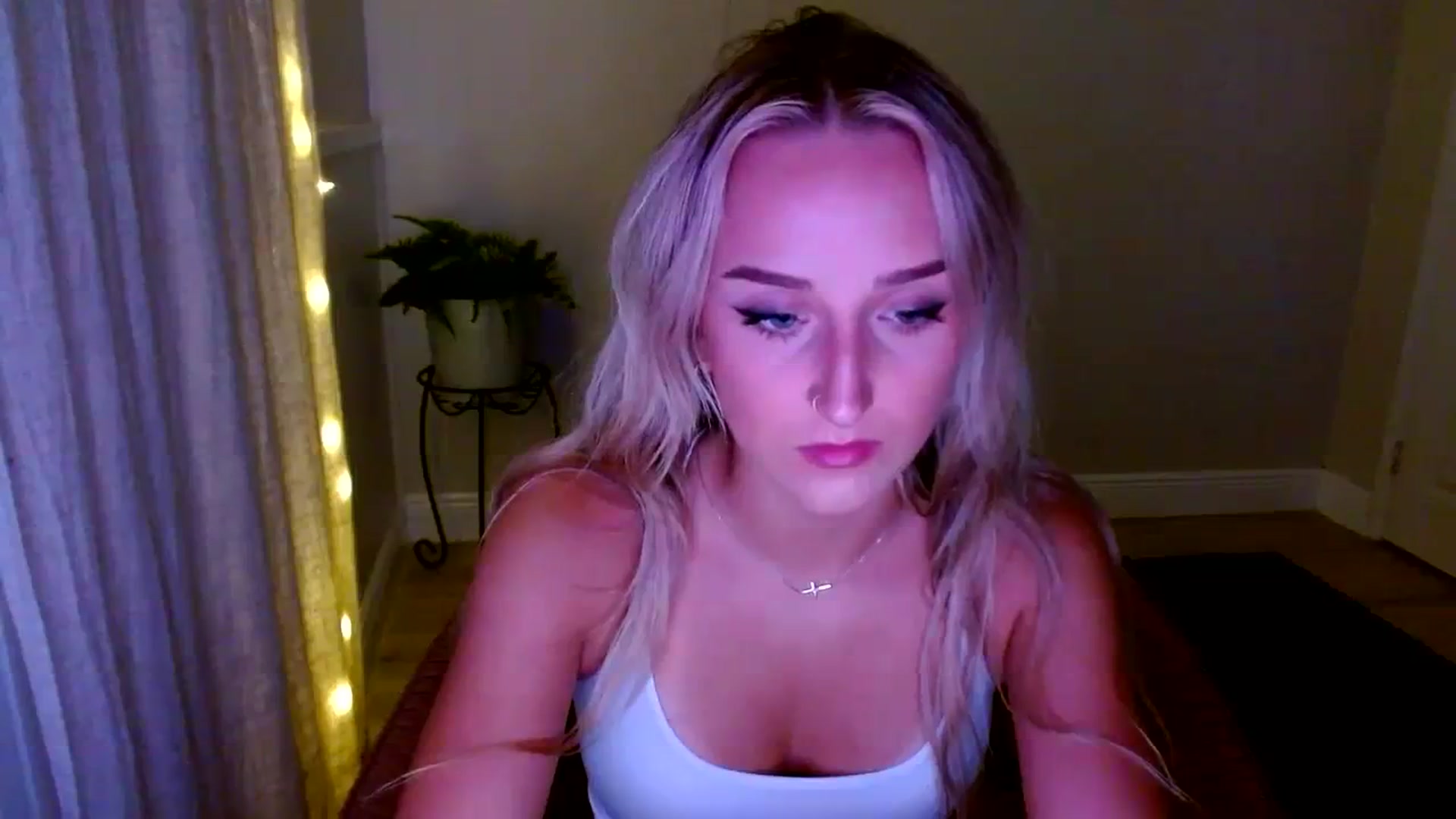 Gallery image thumbnail from Sandiecheeks's myfreecams stream on, 10/12/2023, 01:04 image 10 of 20