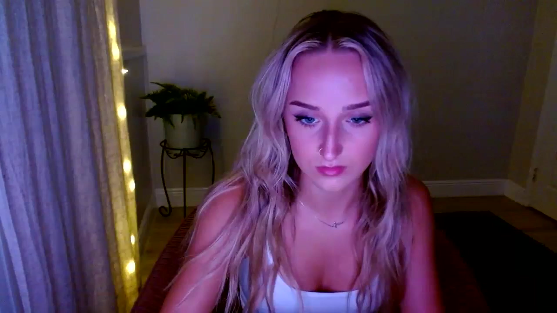 Gallery image thumbnail from Sandiecheeks's myfreecams stream on, 10/12/2023, 01:04 image 7 of 20
