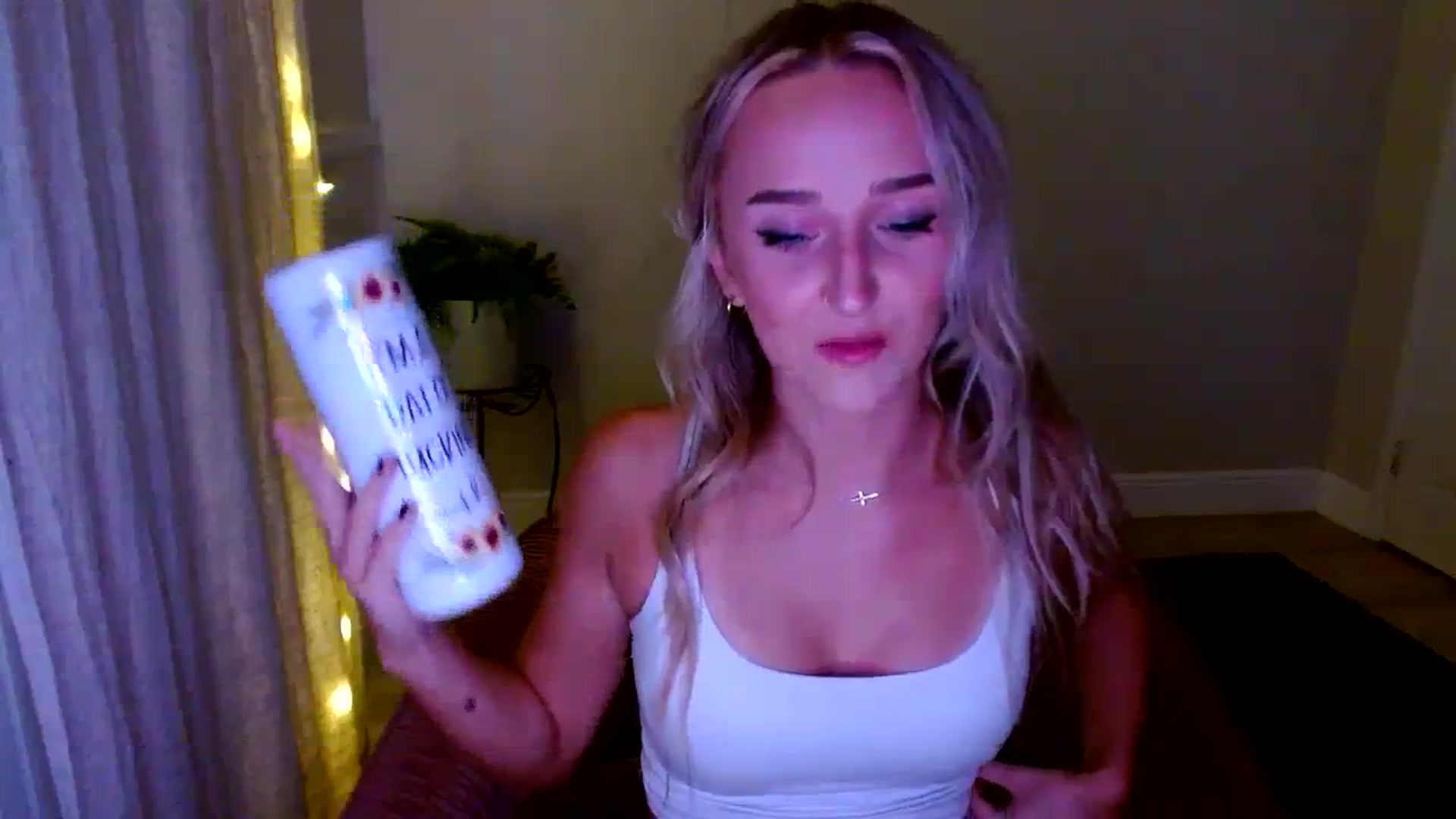 Gallery image thumbnail from Sandiecheeks's myfreecams stream on, 10/12/2023, 01:04 image 14 of 20