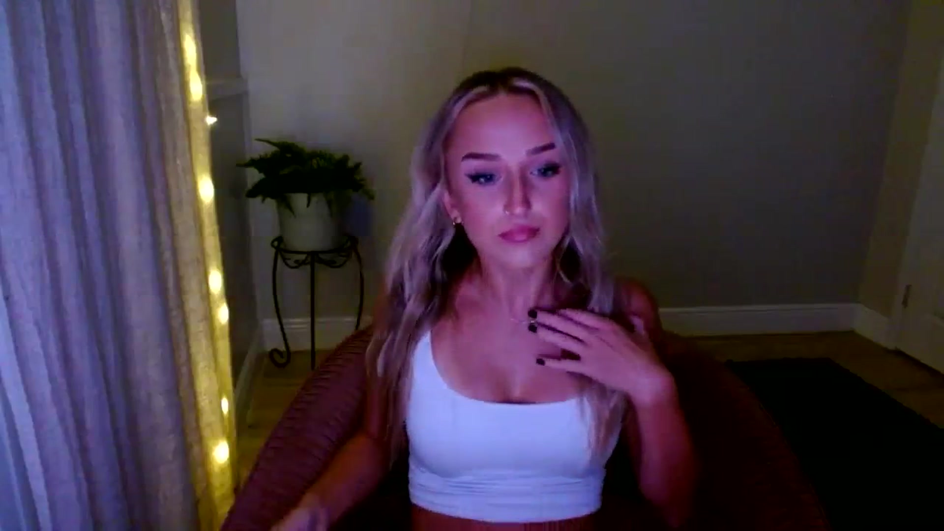 Gallery image thumbnail from Sandiecheeks's myfreecams stream on, 10/12/2023, 01:04 image 2 of 20