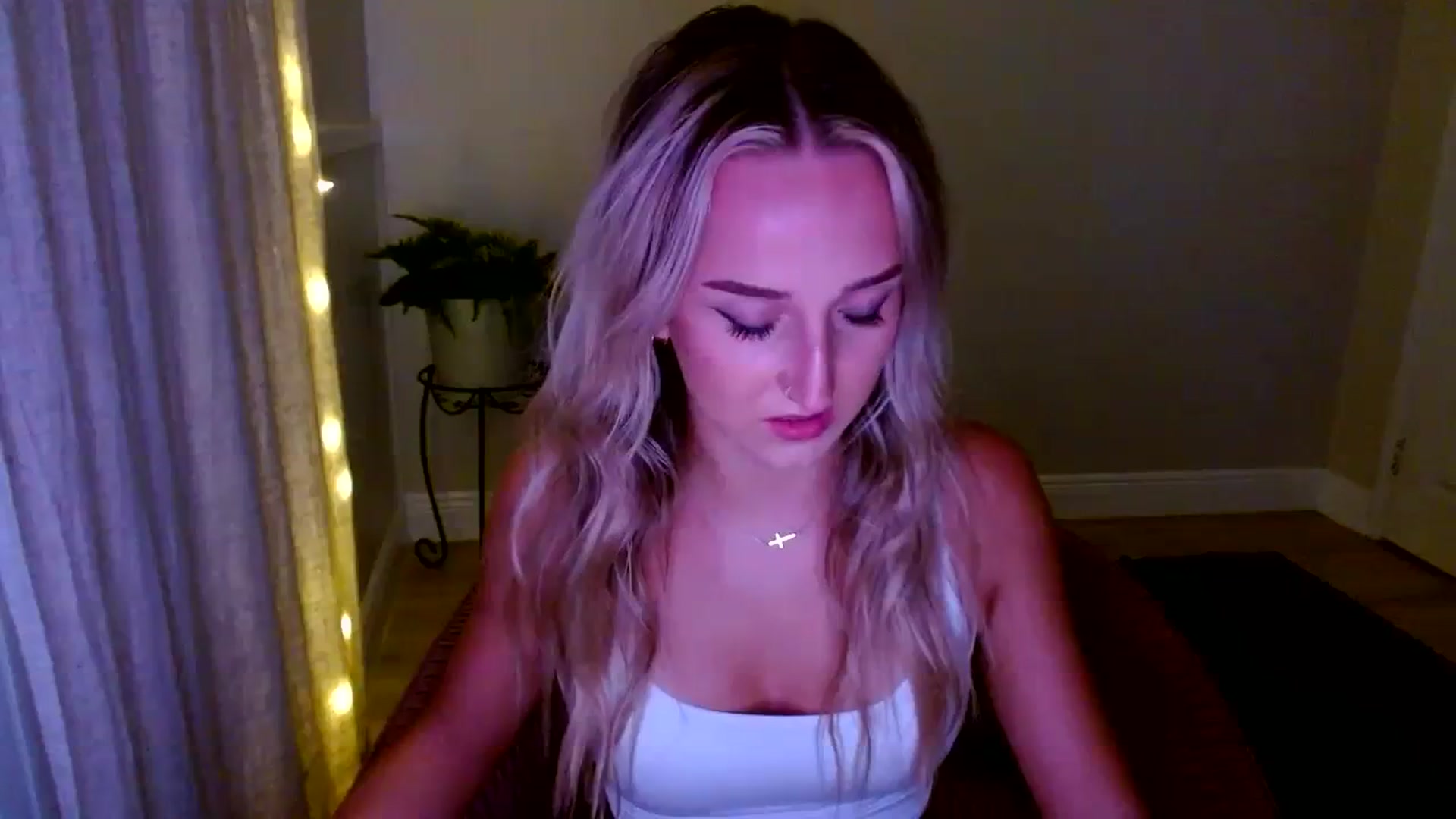 Gallery image thumbnail from Sandiecheeks's myfreecams stream on, 10/12/2023, 01:04 image 8 of 20