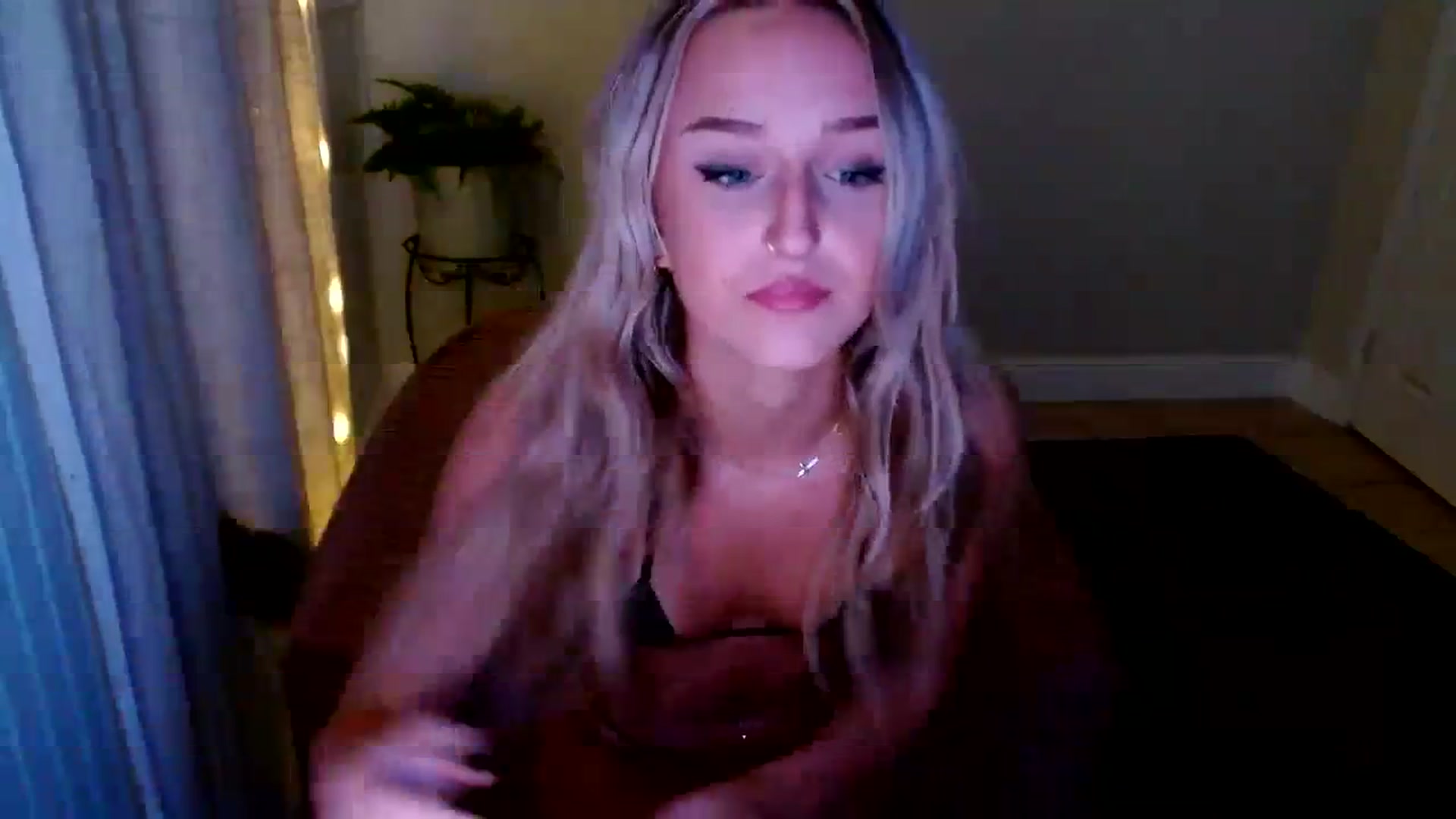 Gallery image thumbnail from Sandiecheeks's myfreecams stream on, 10/12/2023, 03:55 image 13 of 20