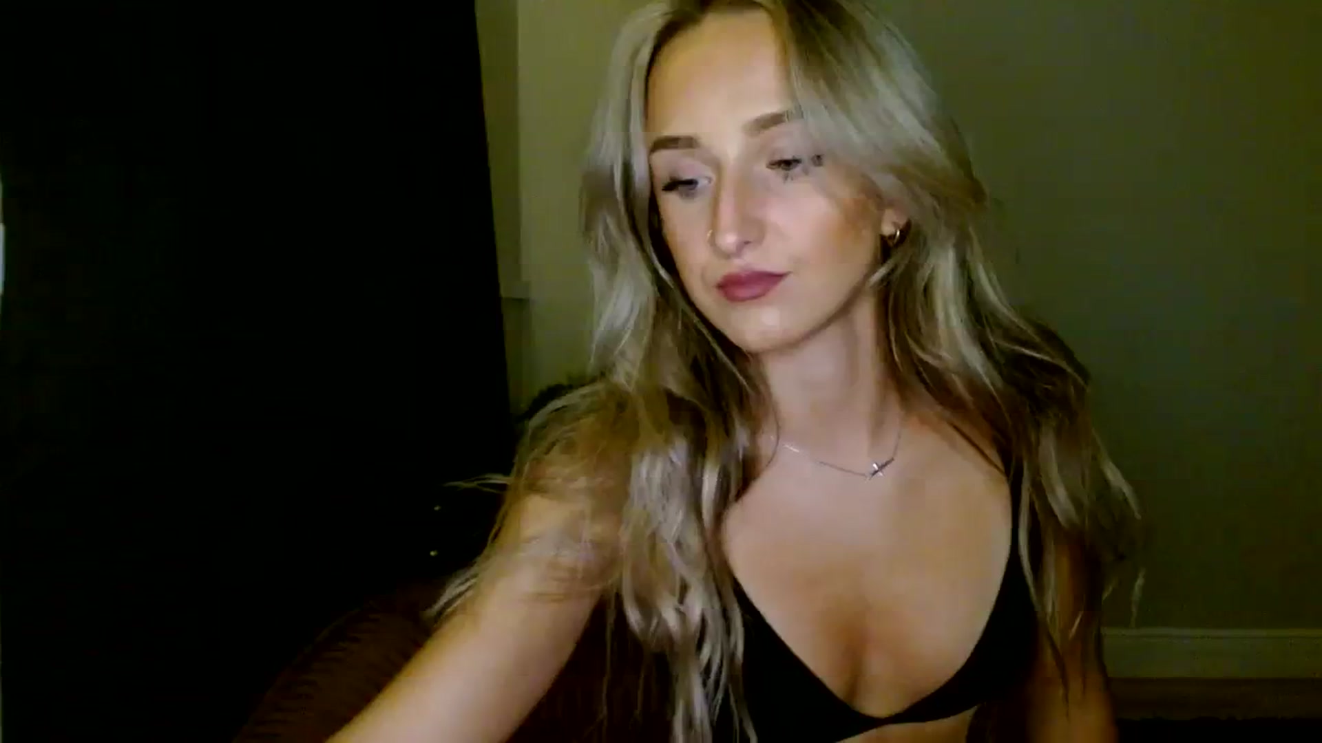 Gallery image thumbnail from Sandiecheeks's myfreecams stream on, 11/07/2023, 24:02 image 17 of 20