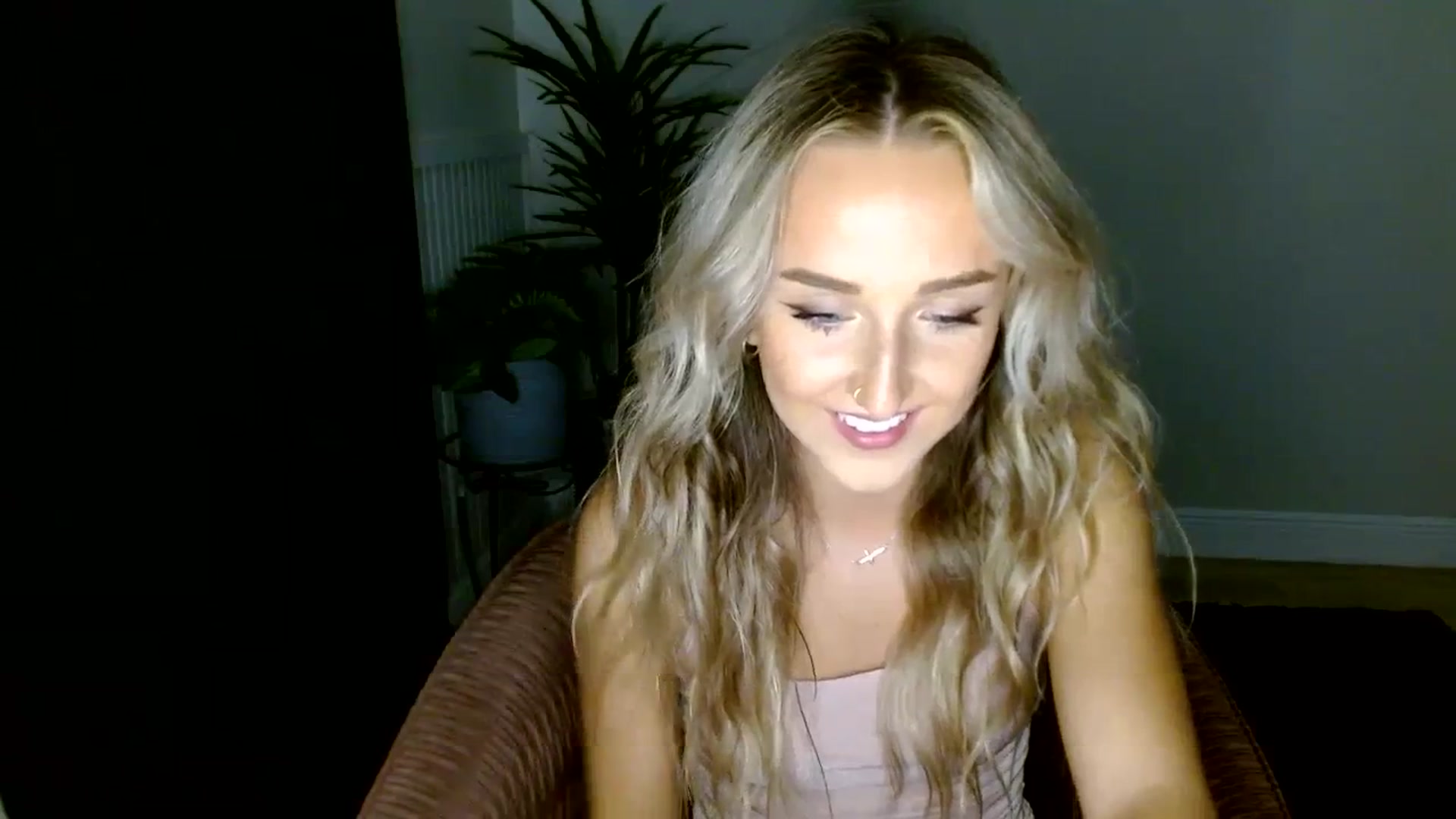 Gallery image thumbnail from Sandiecheeks's myfreecams stream on, 11/16/2023, 03:31 image 12 of 20