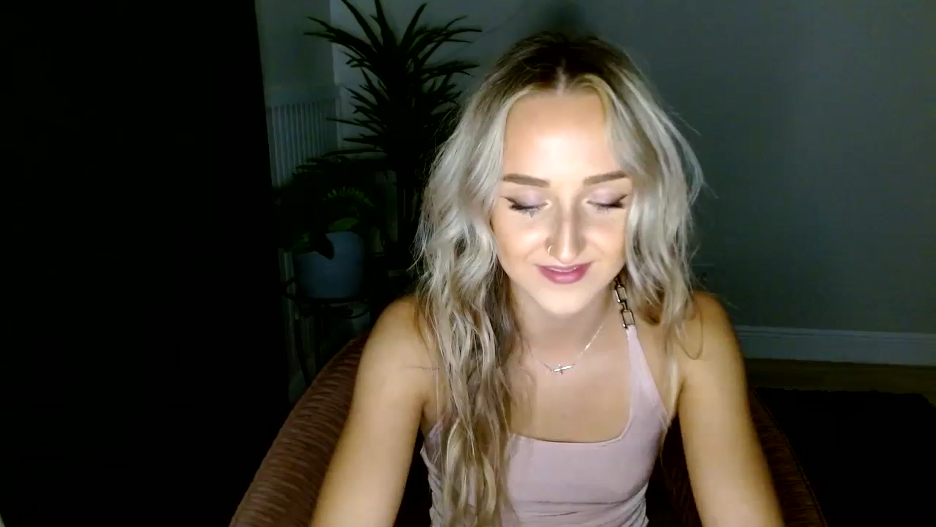 Gallery image thumbnail from Sandiecheeks's myfreecams stream on, 11/16/2023, 03:31 image 1 of 20