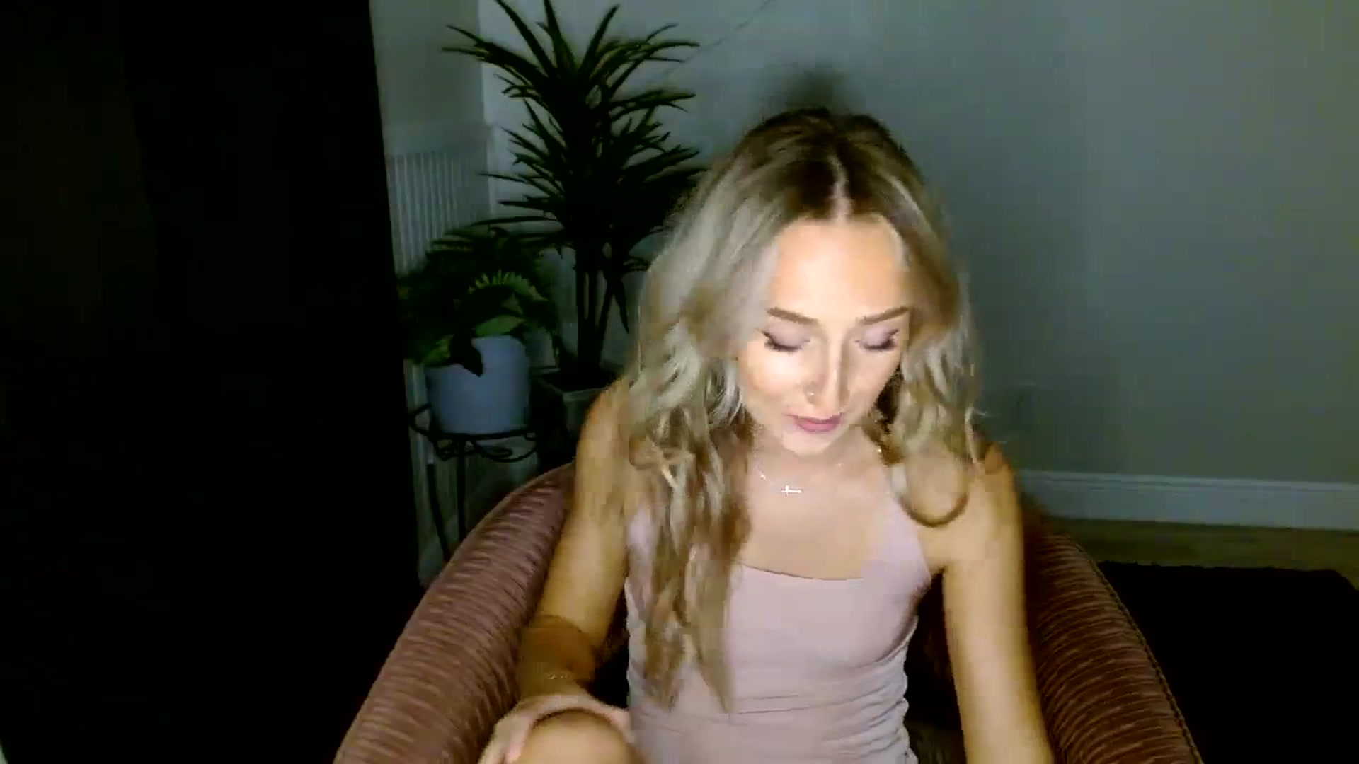 Gallery image thumbnail from Sandiecheeks's myfreecams stream on, 11/16/2023, 03:31 image 5 of 20